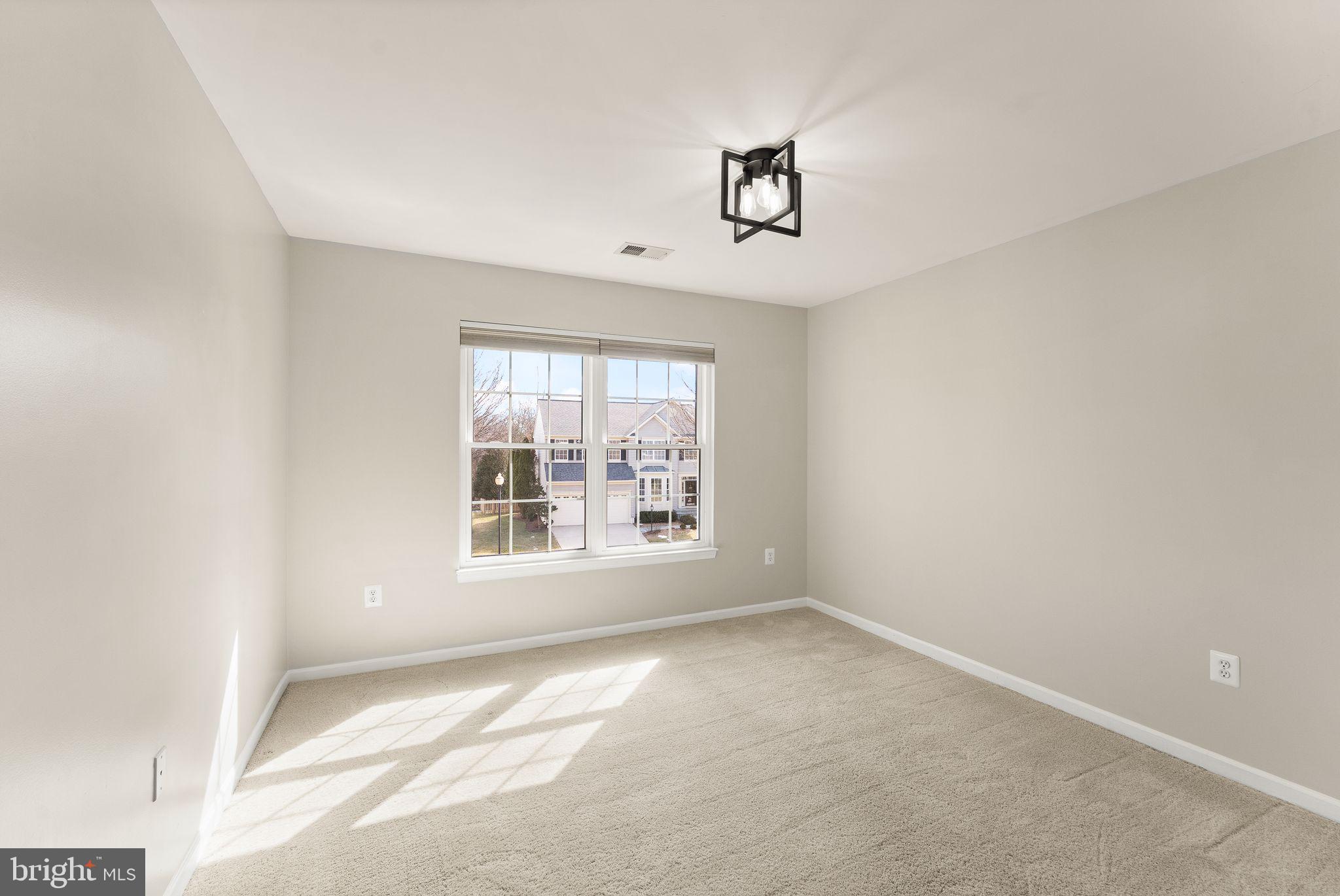 ASHBURN VILLAGE - Residential