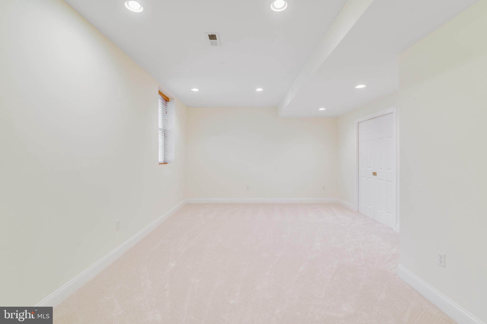 BLAKELY WOODS - Residential