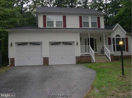 ON THE EDGE OF CHARLES COUNTY,THIS IS PEACE AND QUIET WITH QUICK ACCESS TO NAVAL,BOWLING AND ANDREWS AFB.BACKYARD IS LARGE,PRIVATE AND COOKOUT READY. SEPARATE FENCED IN AREA."!2 Car GARAGE FITS BOTH YOUR SUVs'. EVERY BEDROOM IS SPACIOUS. JACUZZI IN MASTER.,SEVERAL BAY WINDOWS.***** THIS HOME SHOWS VERY WELL!!!