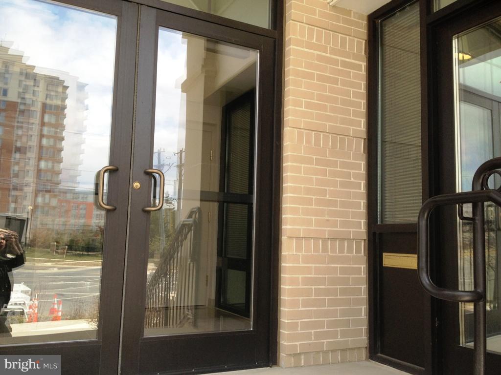 DUNN LORING METRO APARTMENTS - Residential Lease