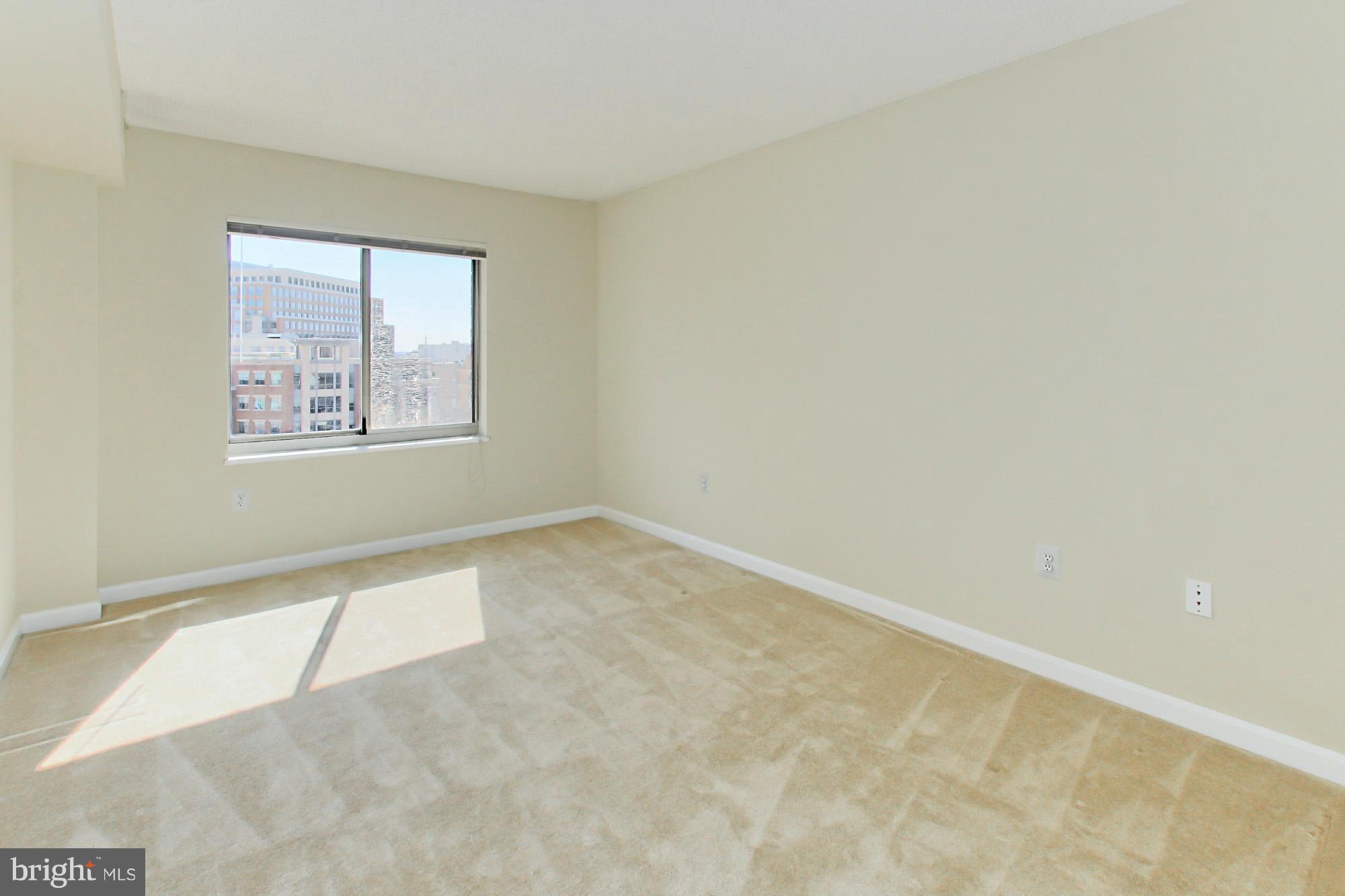 CARLYLE TOWERS - Residential