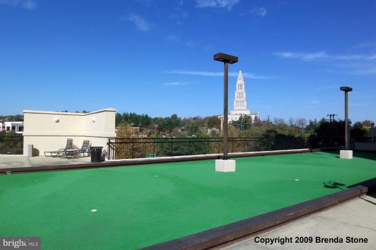 CARLYLE TOWERS - Residential