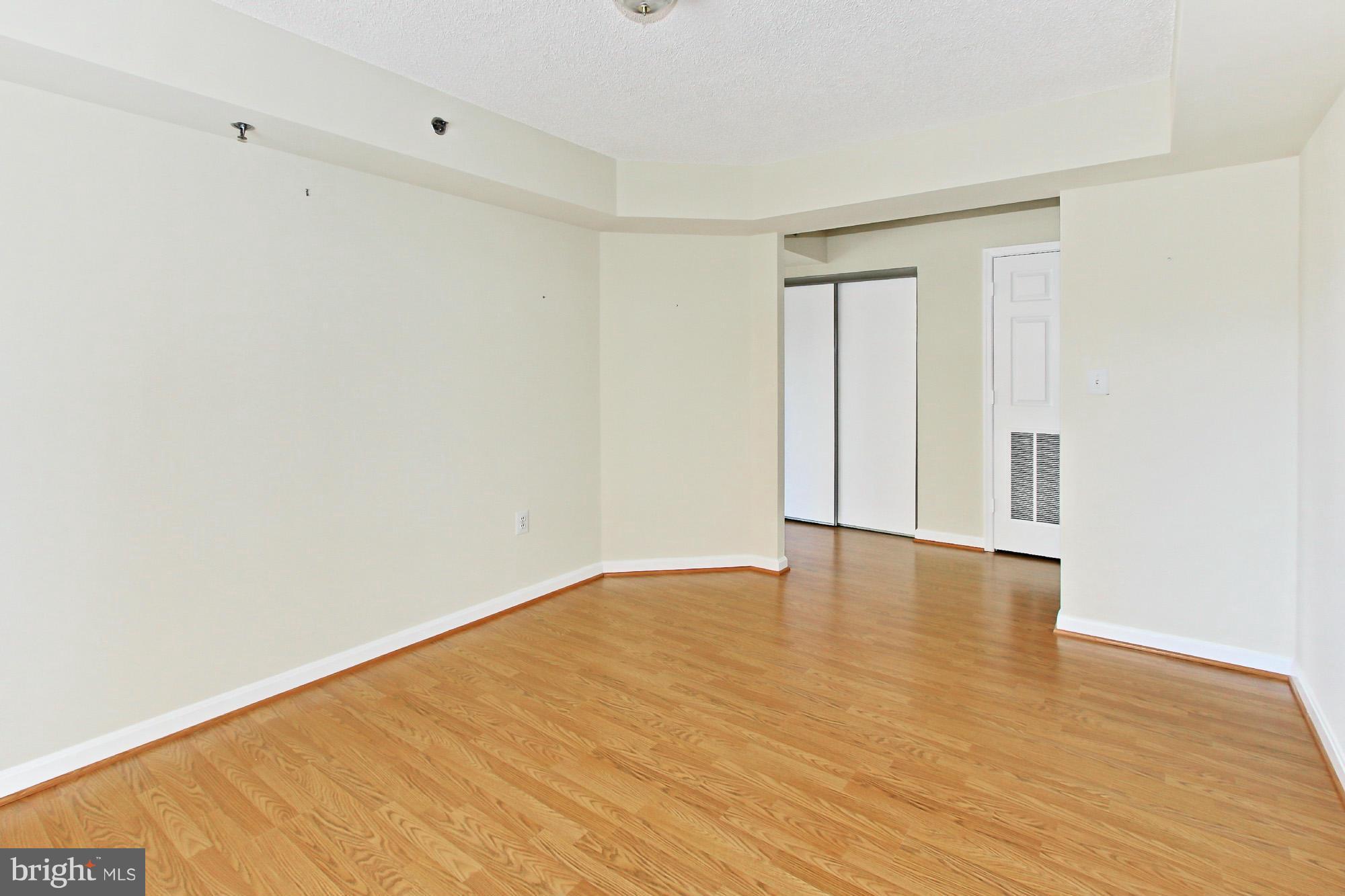 CARLYLE TOWERS - Residential