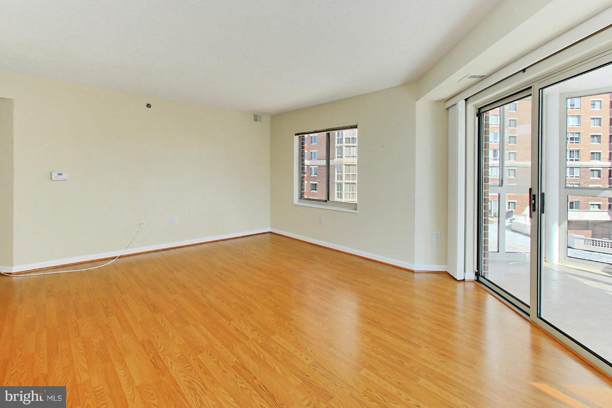 CARLYLE TOWERS - Residential