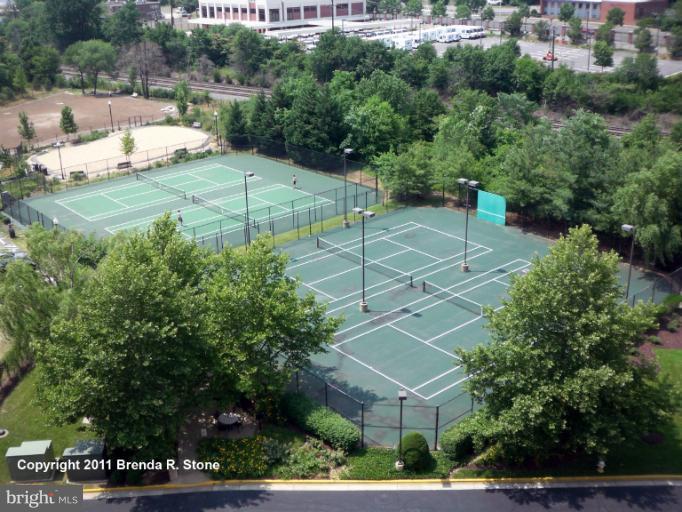CARLYLE TOWERS - Residential