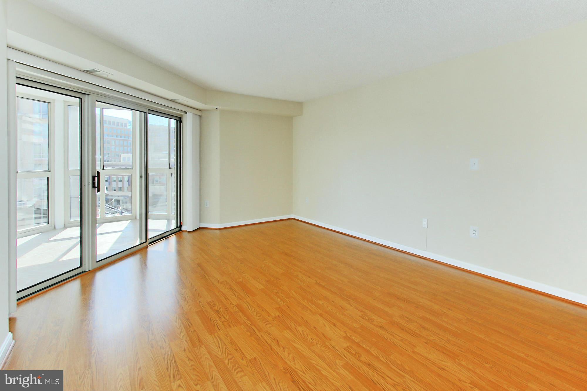 CARLYLE TOWERS - Residential