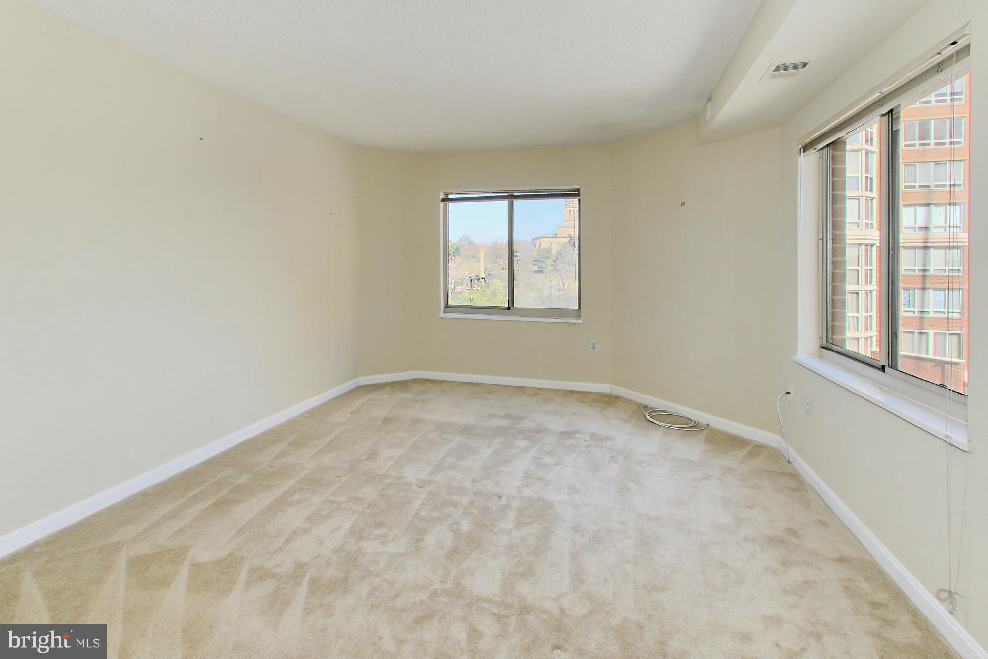 CARLYLE TOWERS - Residential