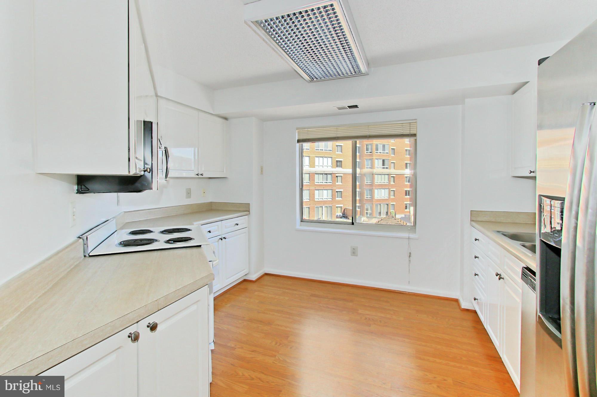 CARLYLE TOWERS - Residential