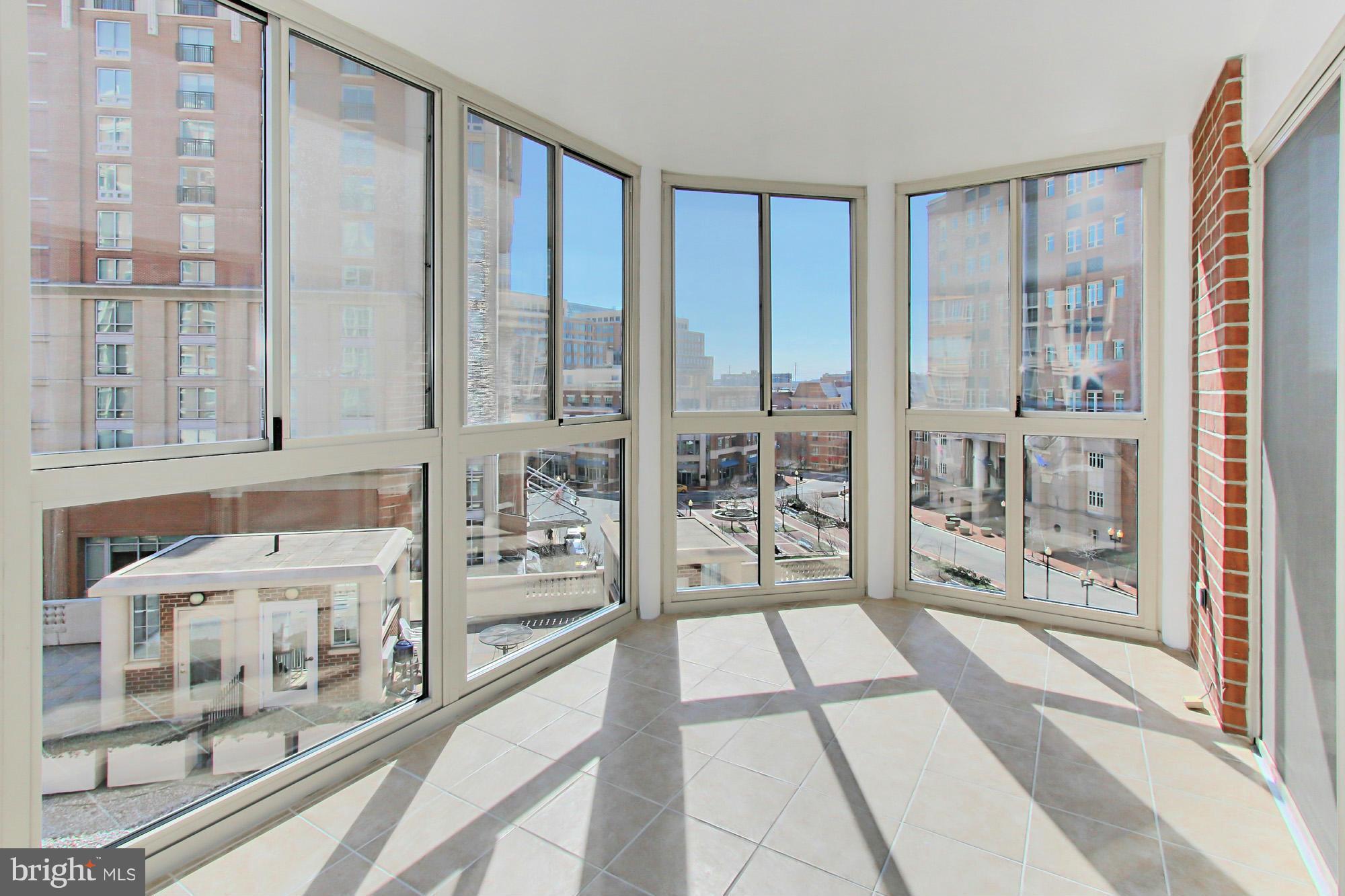 CARLYLE TOWERS - Residential