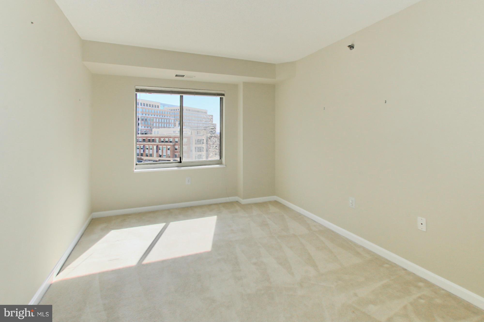 CARLYLE TOWERS - Residential