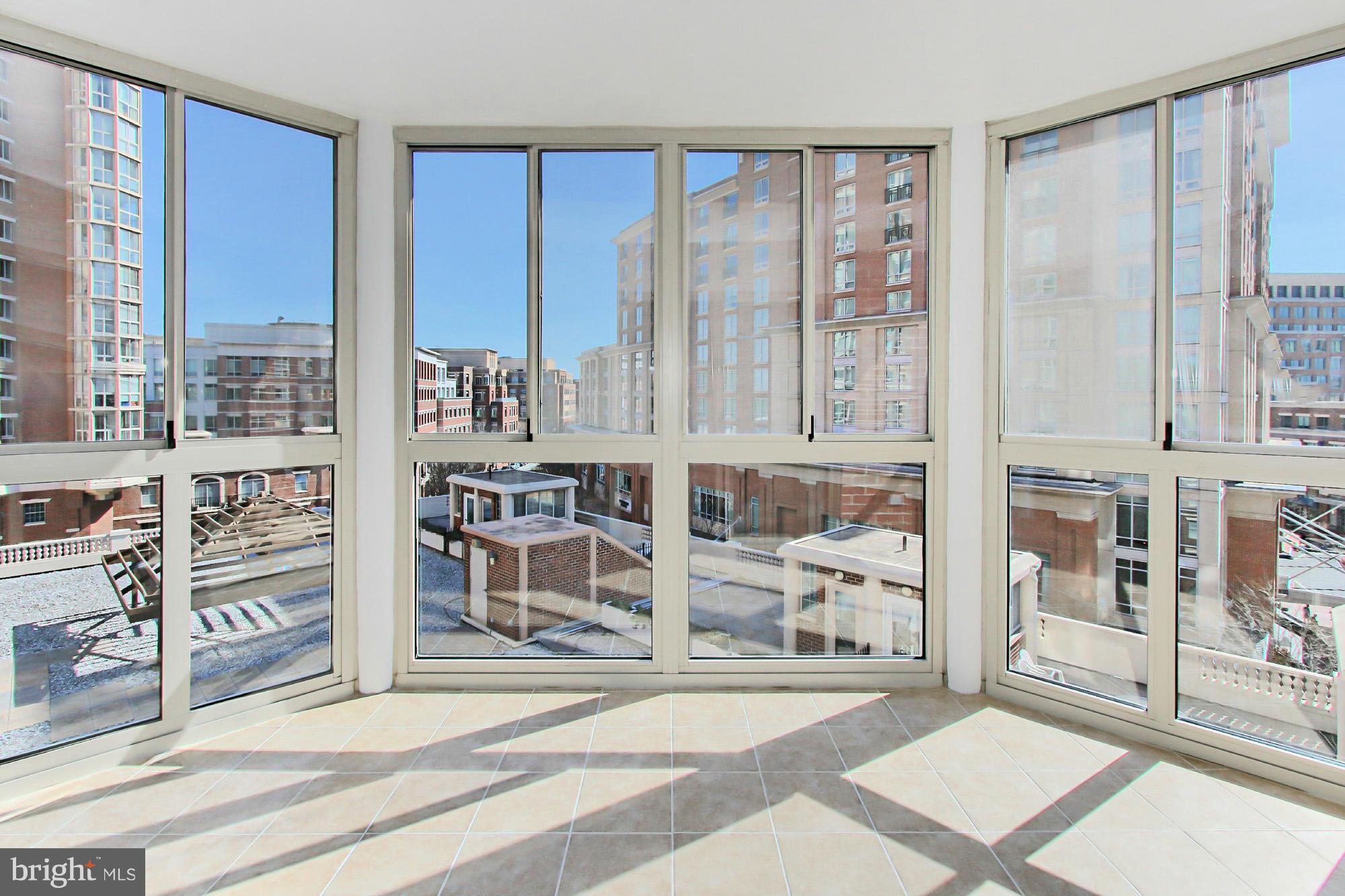 CARLYLE TOWERS - Residential