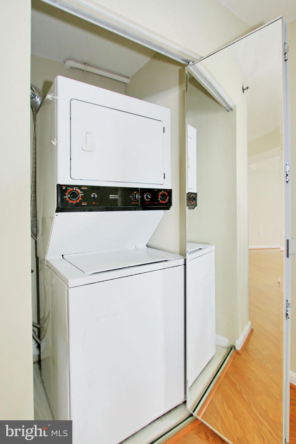 CARLYLE TOWERS - Residential