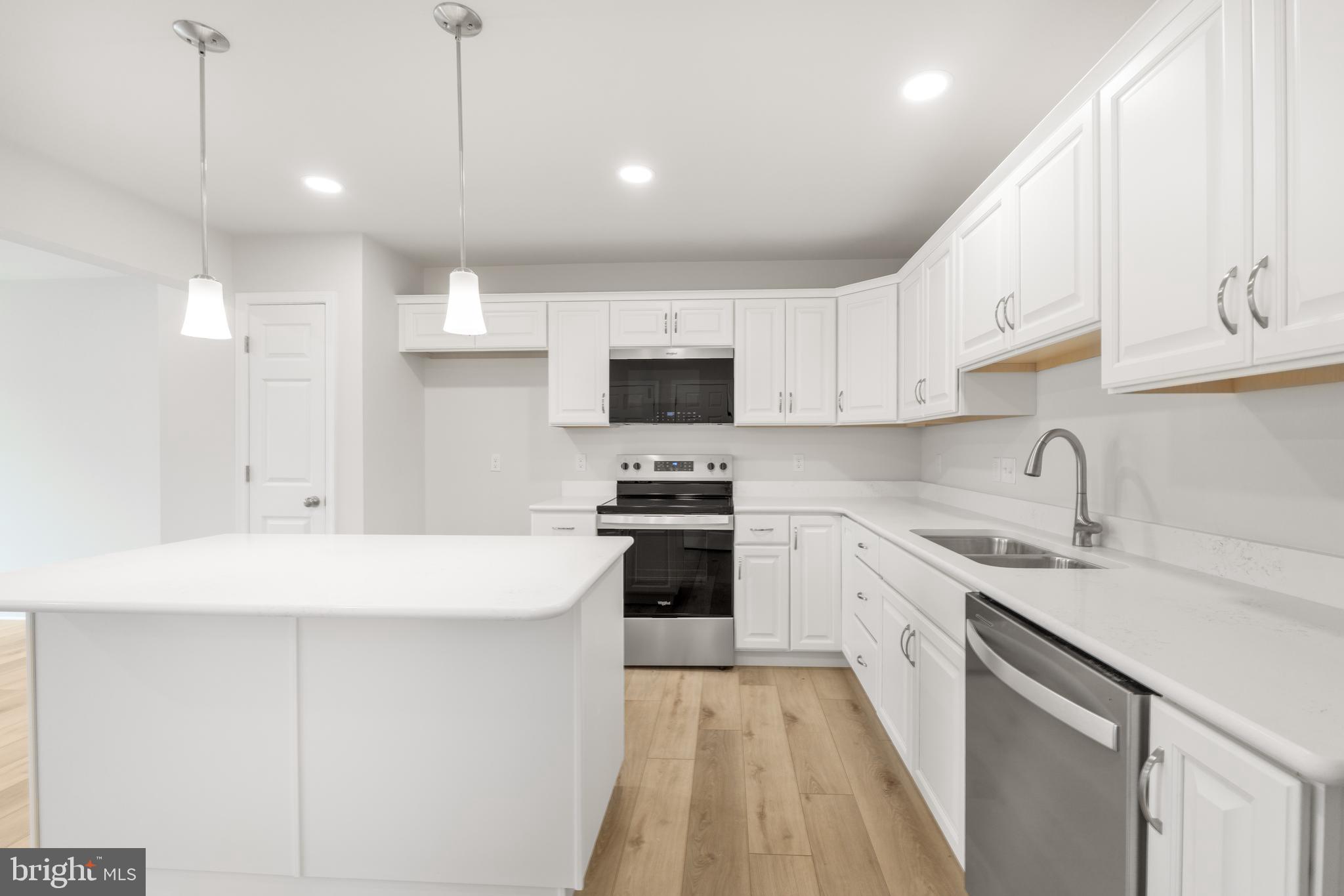 GRAYS POINTE - Residential