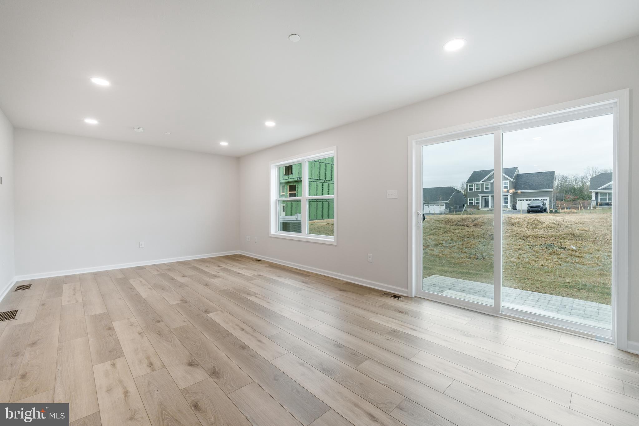 GRAYS POINTE - Residential