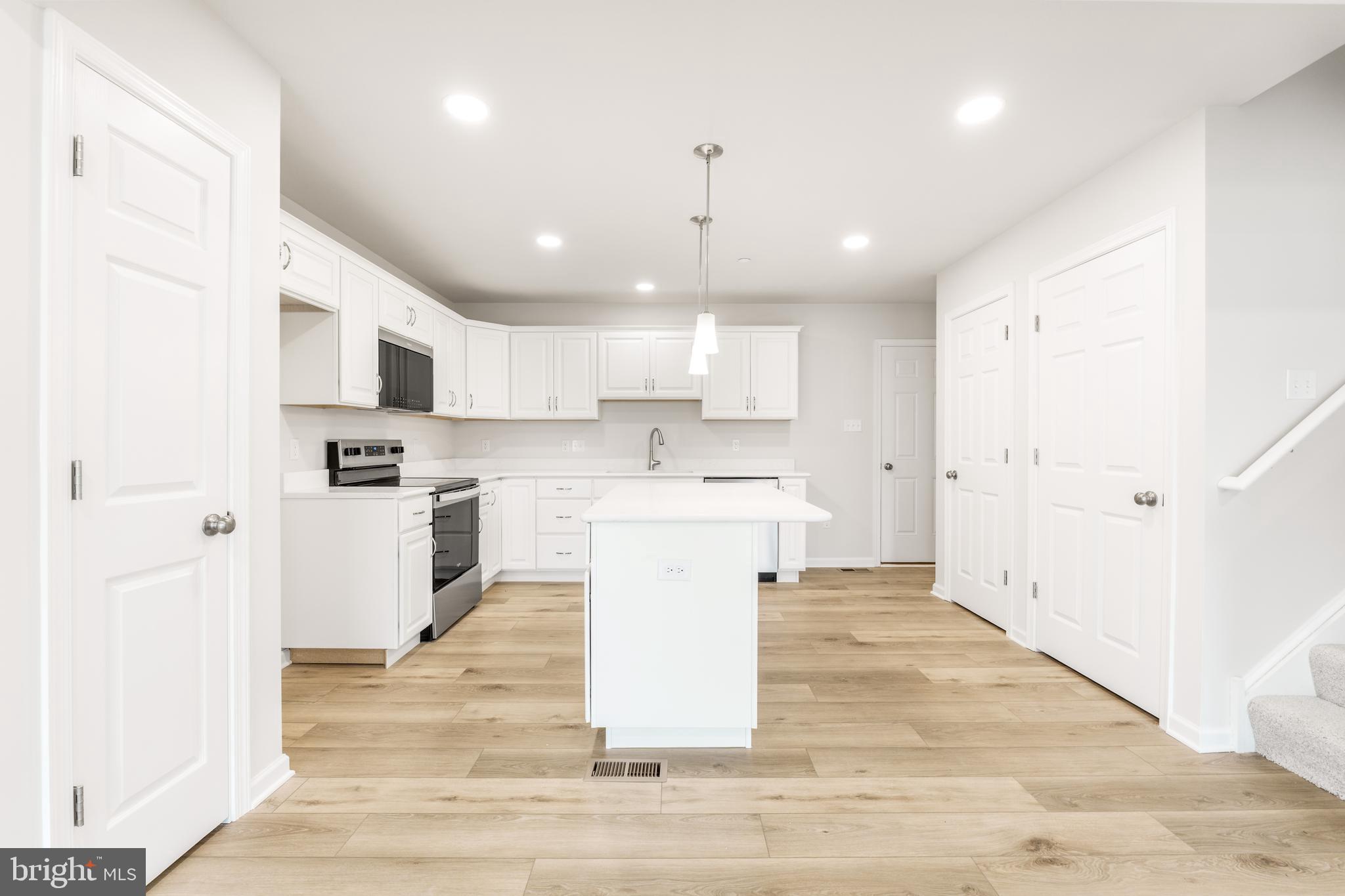 GRAYS POINTE - Residential