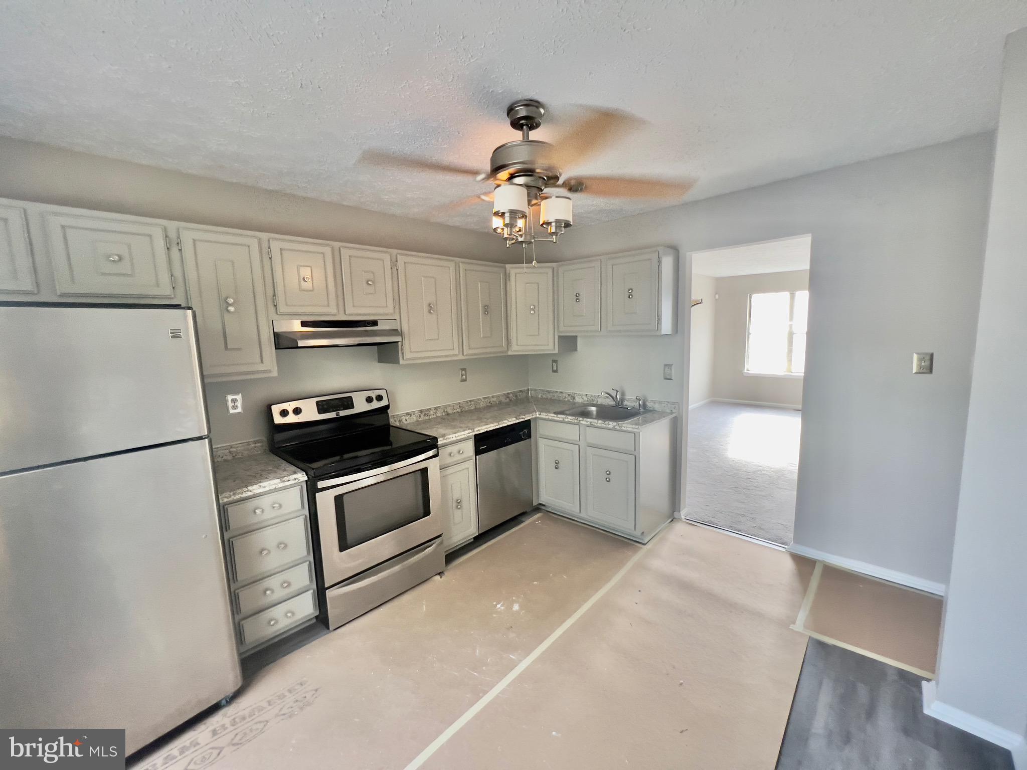 RIVERSIDE RUN IND HEAD - Residential