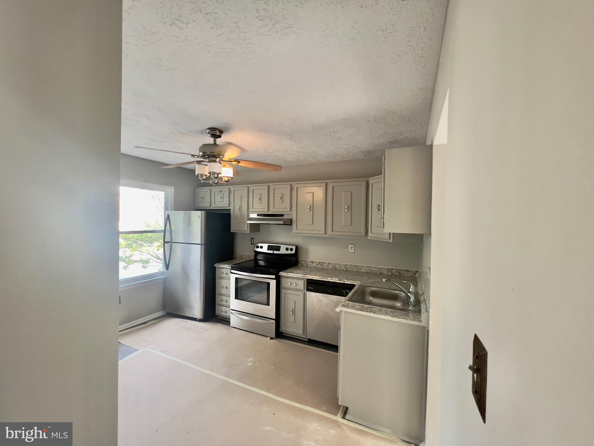 RIVERSIDE RUN IND HEAD - Residential