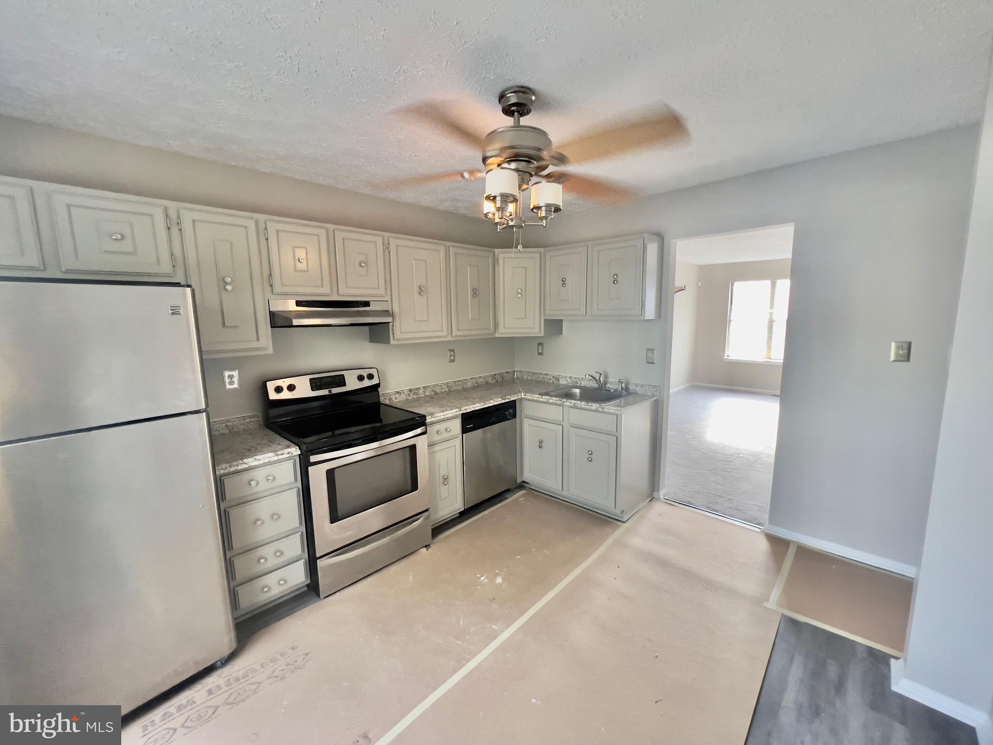 RIVERSIDE RUN IND HEAD - Residential