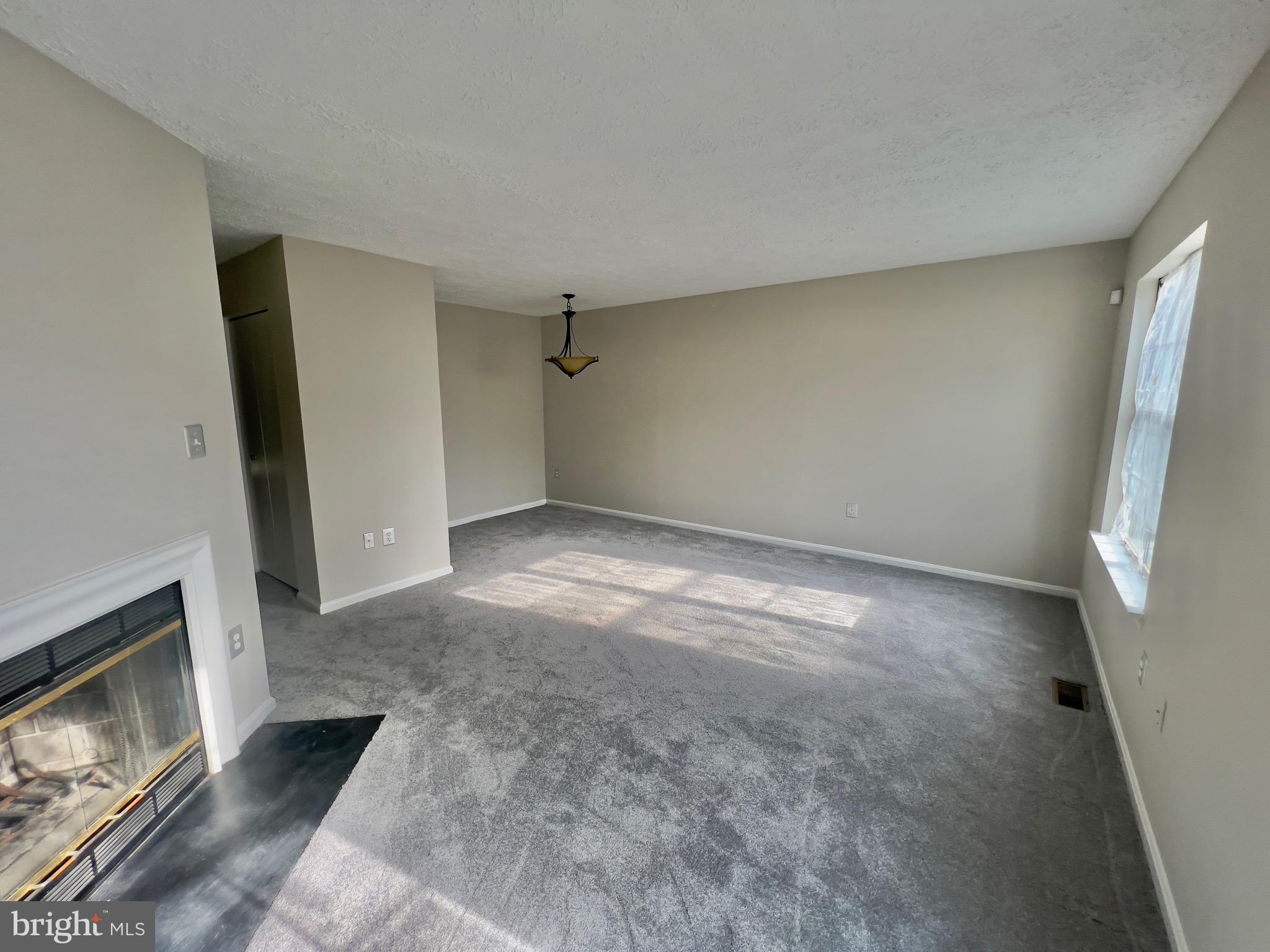 RIVERSIDE RUN IND HEAD - Residential