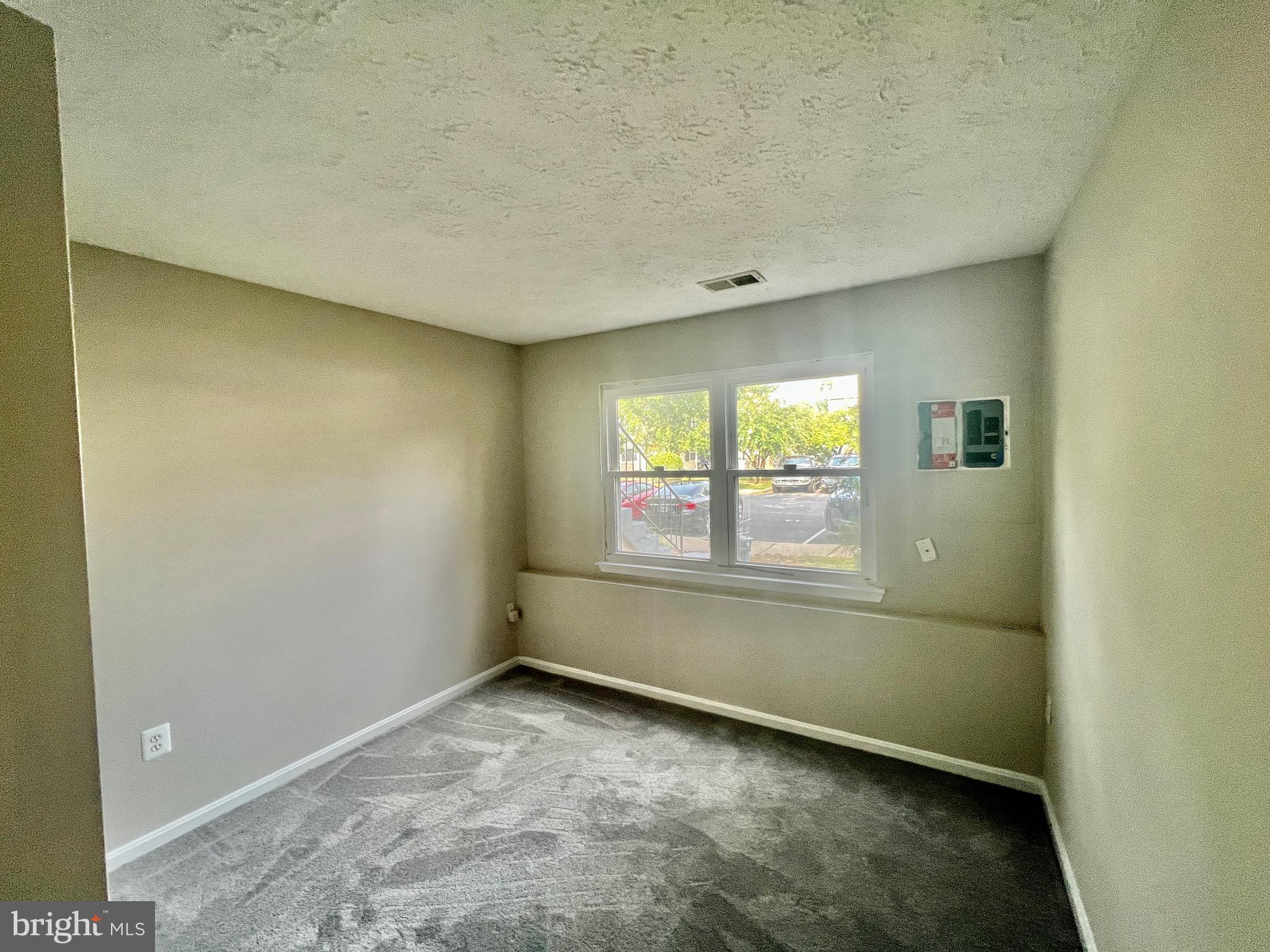 RIVERSIDE RUN IND HEAD - Residential