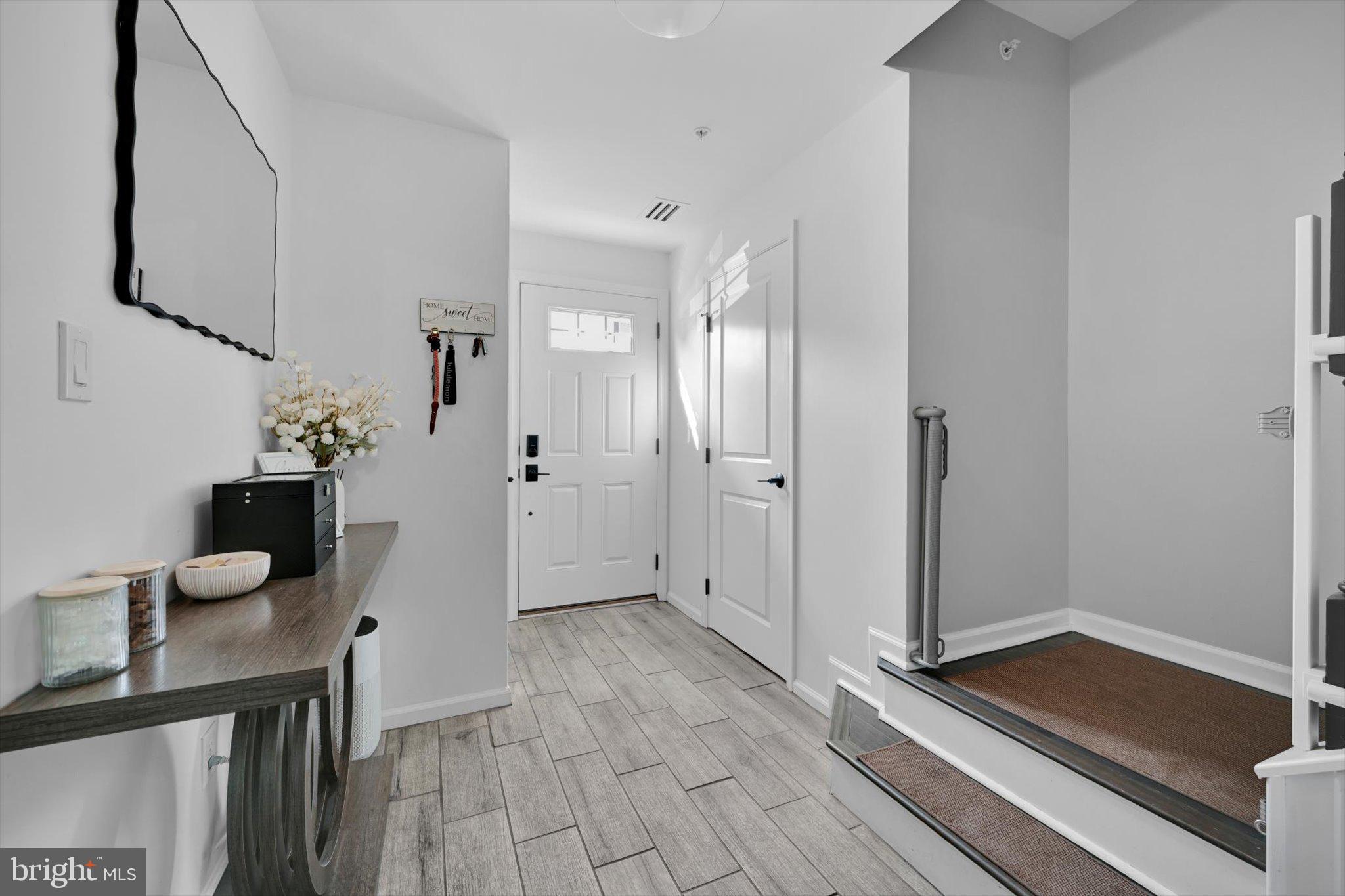 1815 HONEYSUCKLE COURT