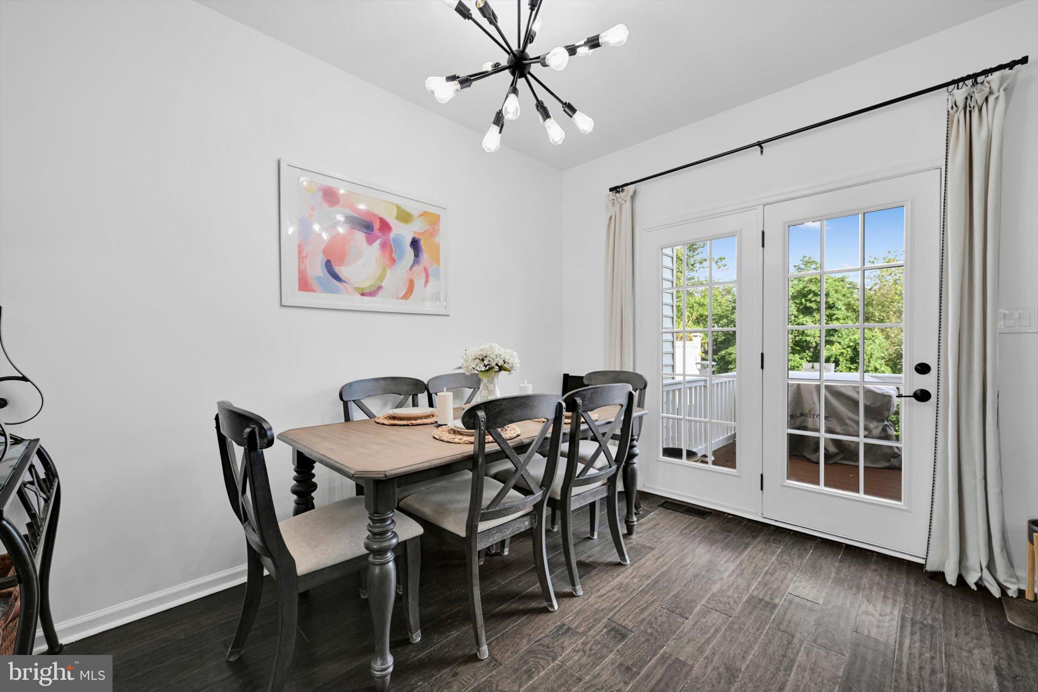 1815 HONEYSUCKLE COURT