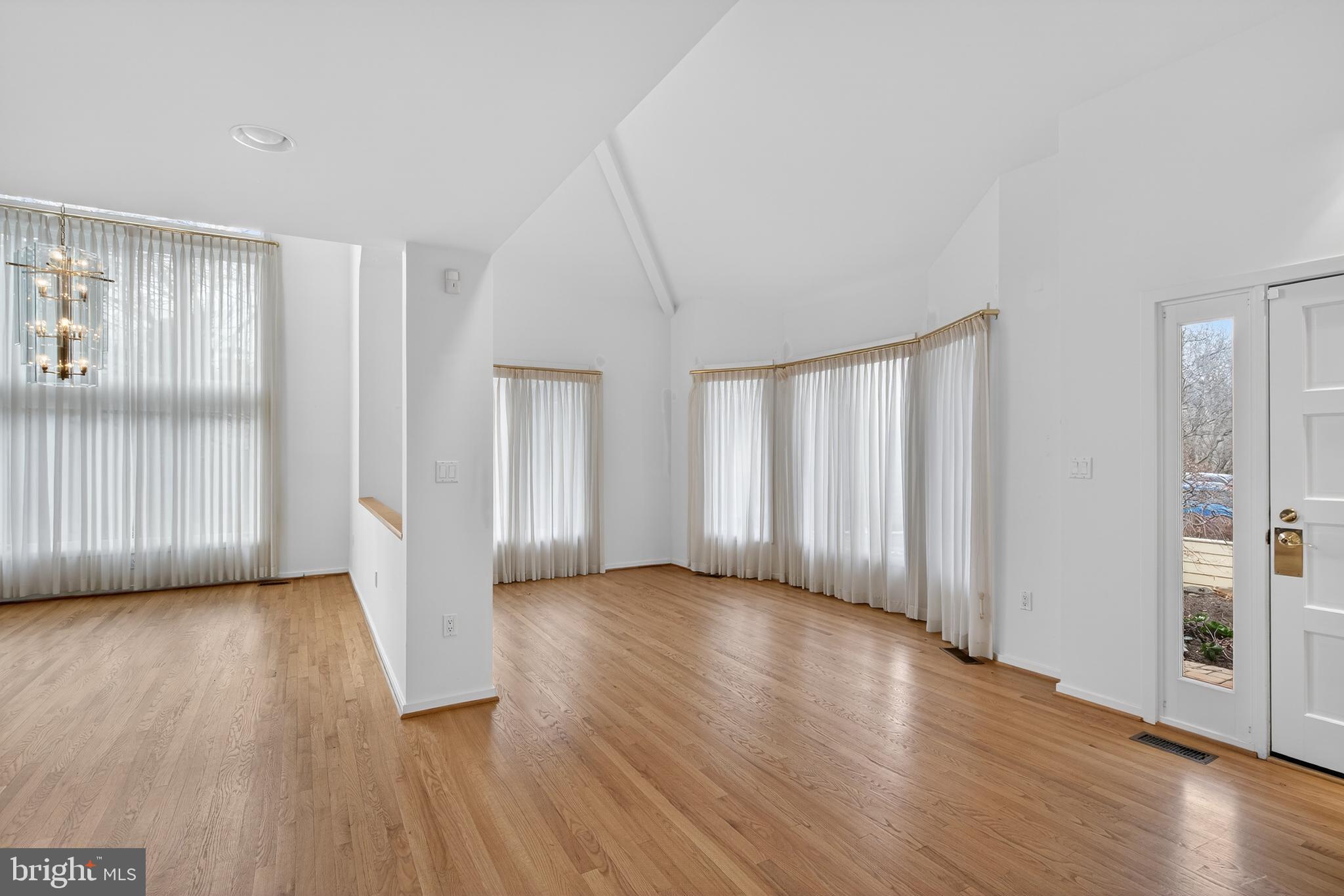 RESTON - Residential