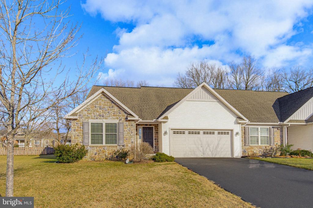 Photo of 5315 Oak Leaf Drive, MOUNT JOY, PA 17552 (MLS # PALA2079308)