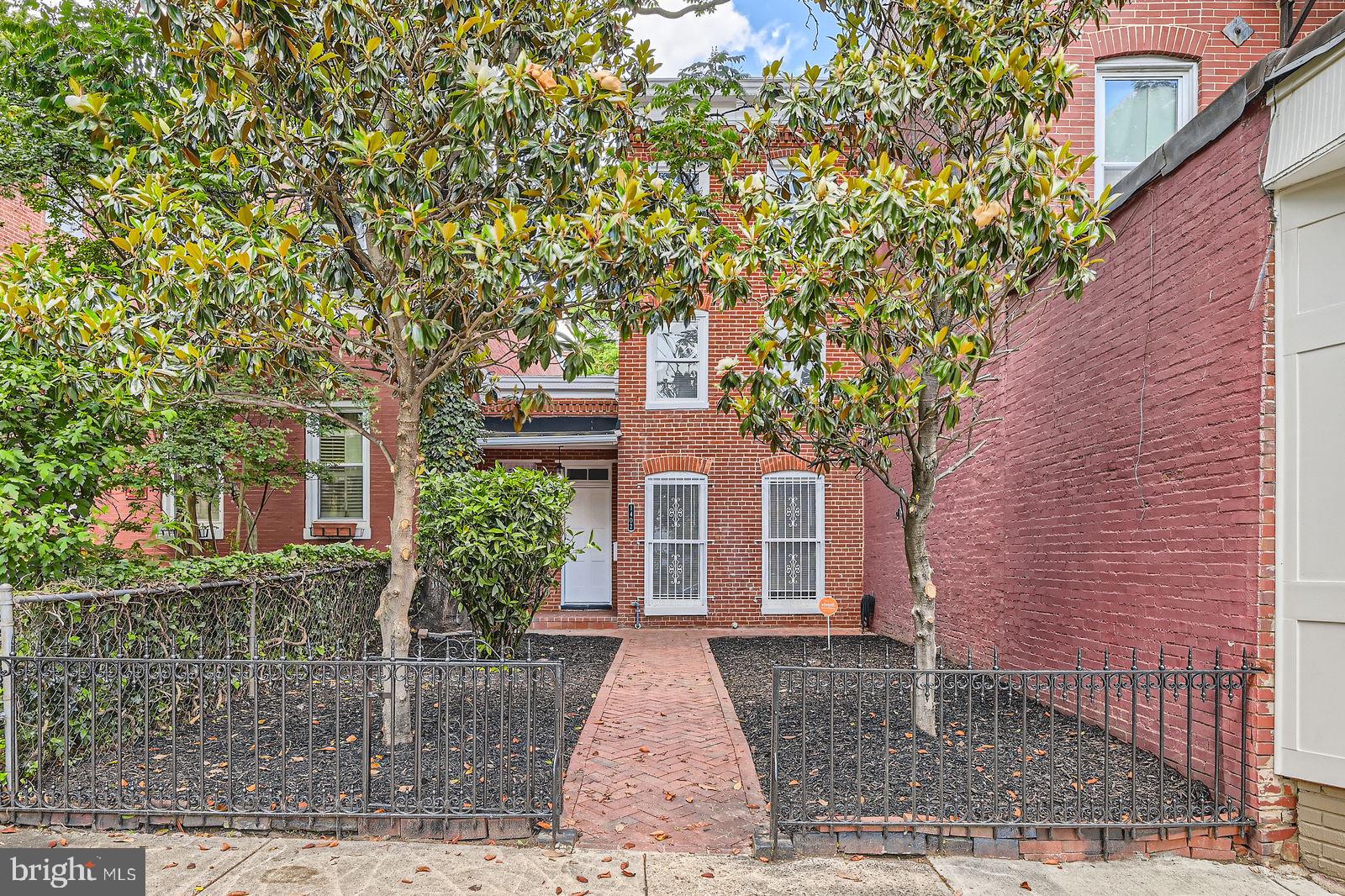 1402 W LOMBARD STREET