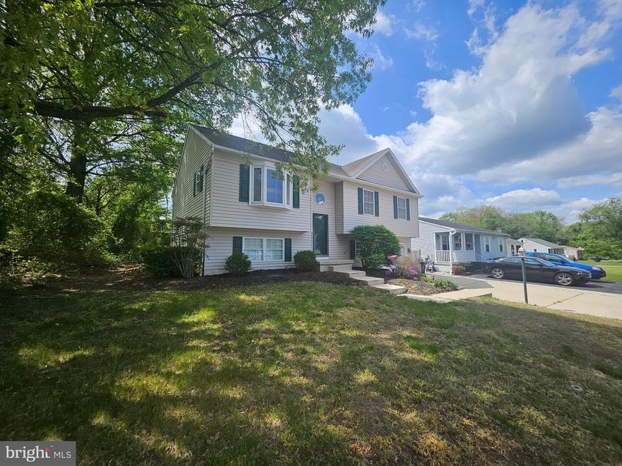 This is a Fannie Mae Reverse Mortgage Foreclosure.  Great split foyer in Chesterfield.  The upper level boats kitchen with living room and dining room combo.  There is access to a rear screened in porch.  There are three bedrooms with hall bath and primary has it's own bath.  The lower level has an additional full bath with large living area, rear access and garage access.