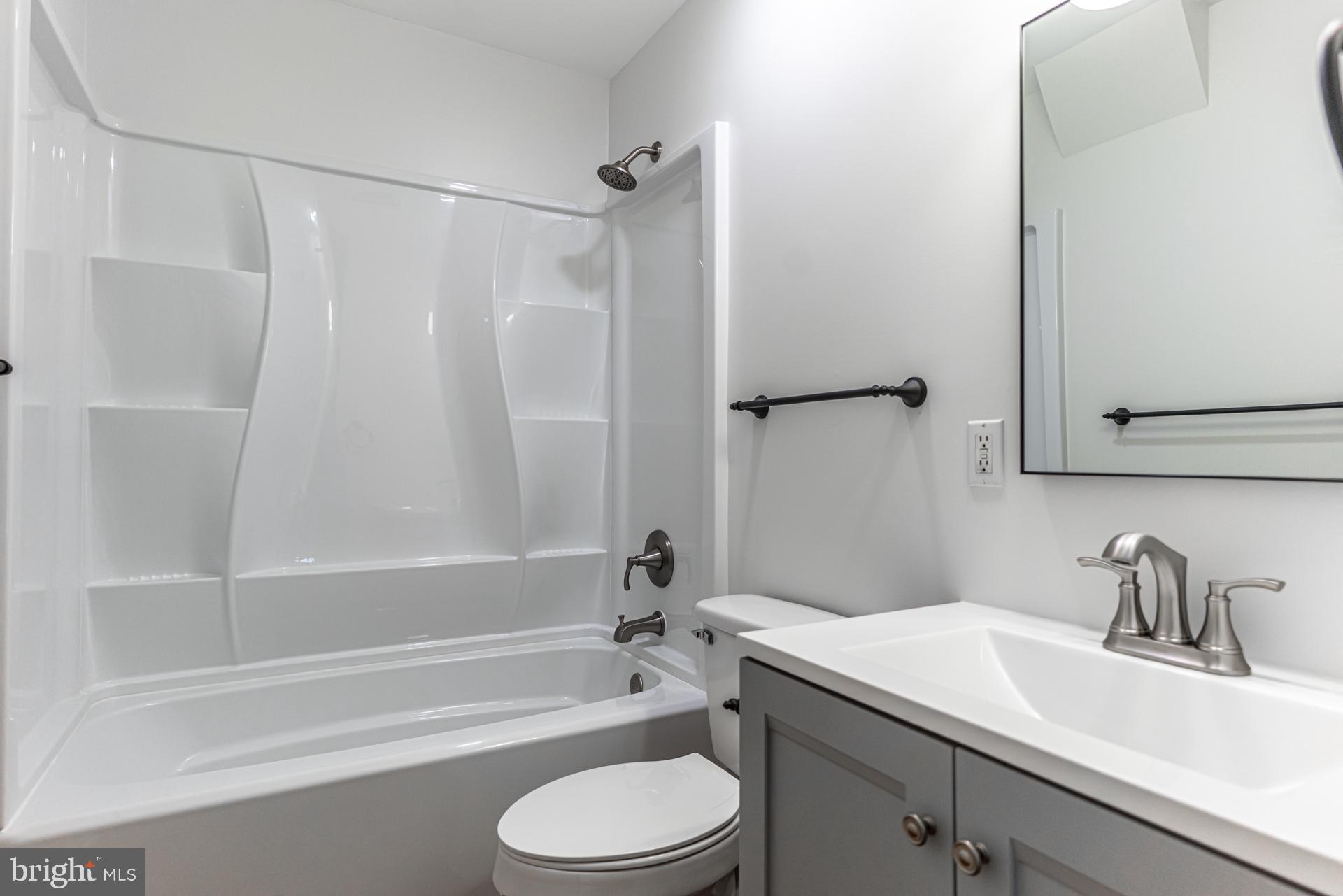 WILLIAMSBURG - Residential Lease