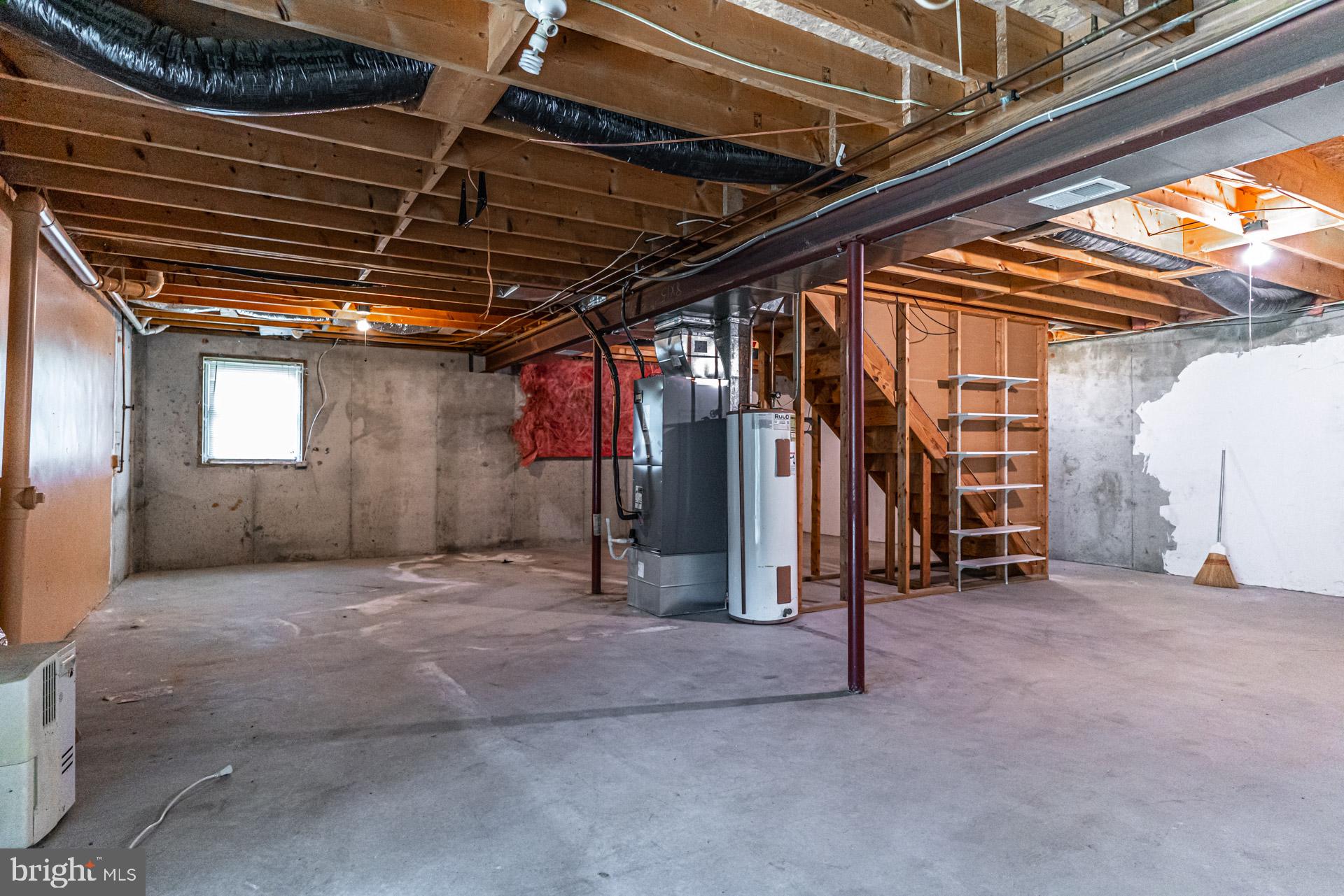 WILLIAMSBURG - Residential Lease