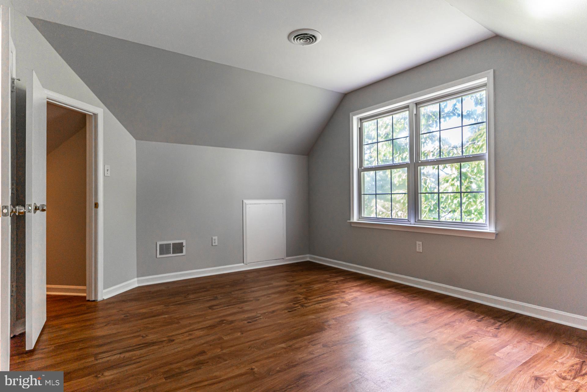 WILLIAMSBURG - Residential Lease