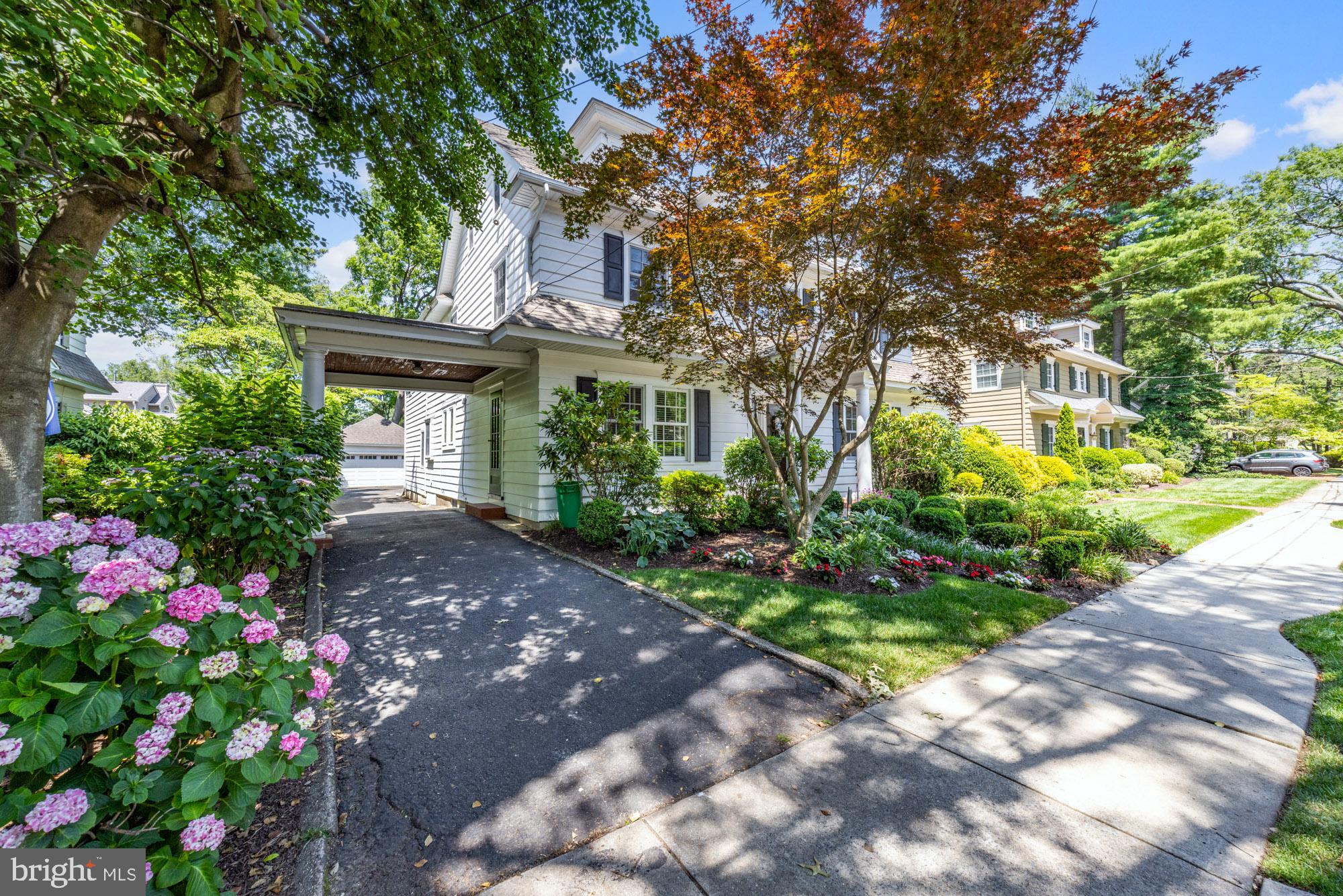 215 JEFFERSON AVENUE