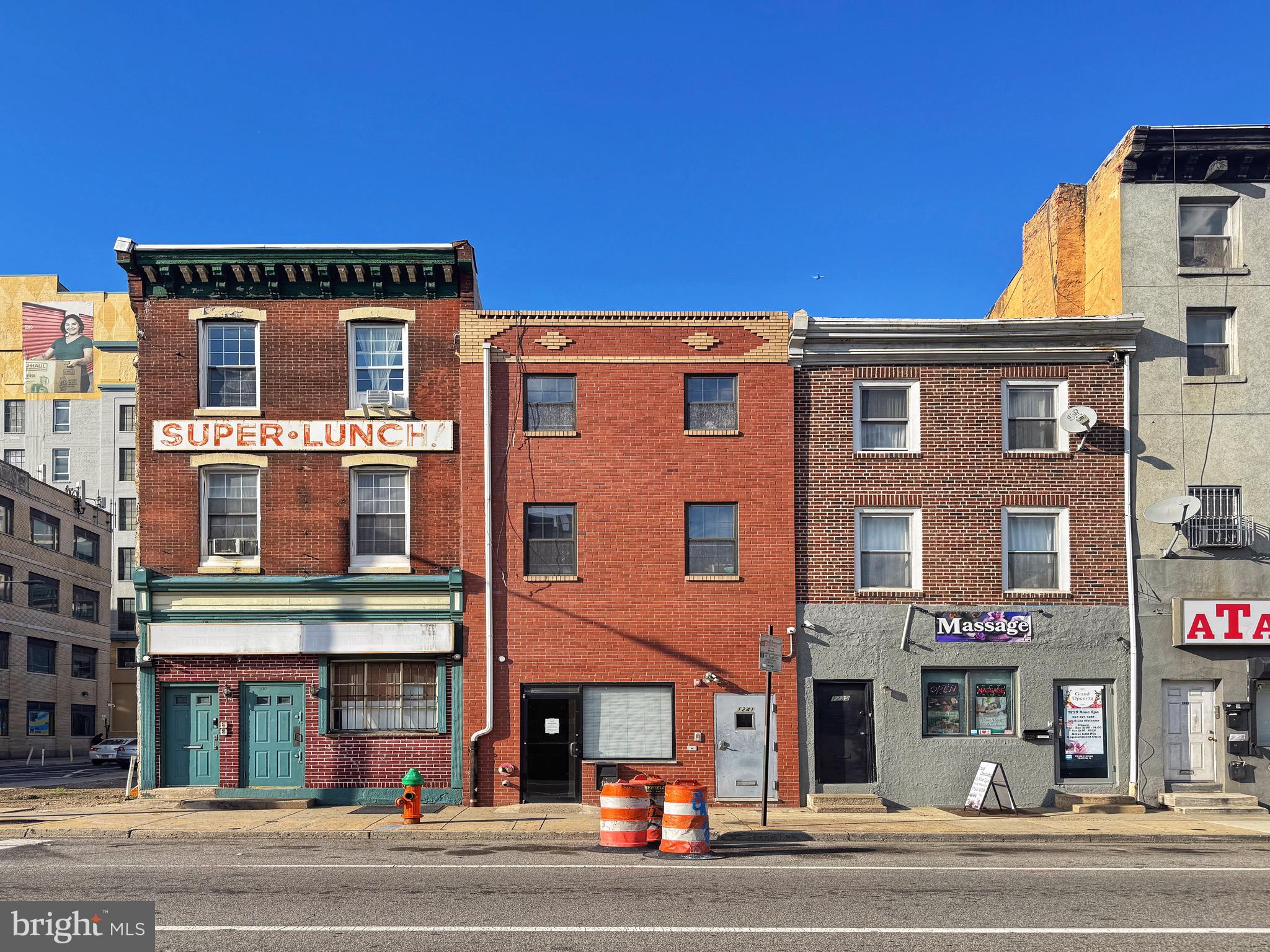 Great location at Chinatown area. Walking distance to Center City, Broad Street Line, and Convention Center. The apartment is featured with hardwood floor, granite counter top, stainless appliances, open floor plan, and laundry in the building. This is also a pet free building.
