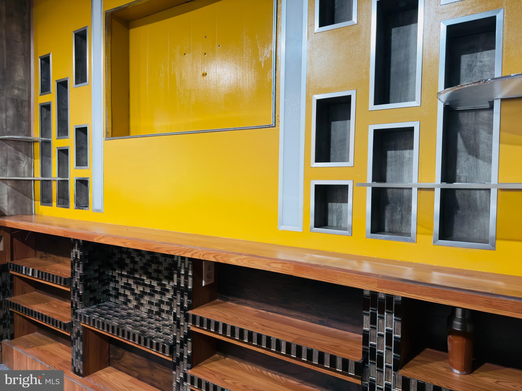 FELTONVILLE - Commercial Sale