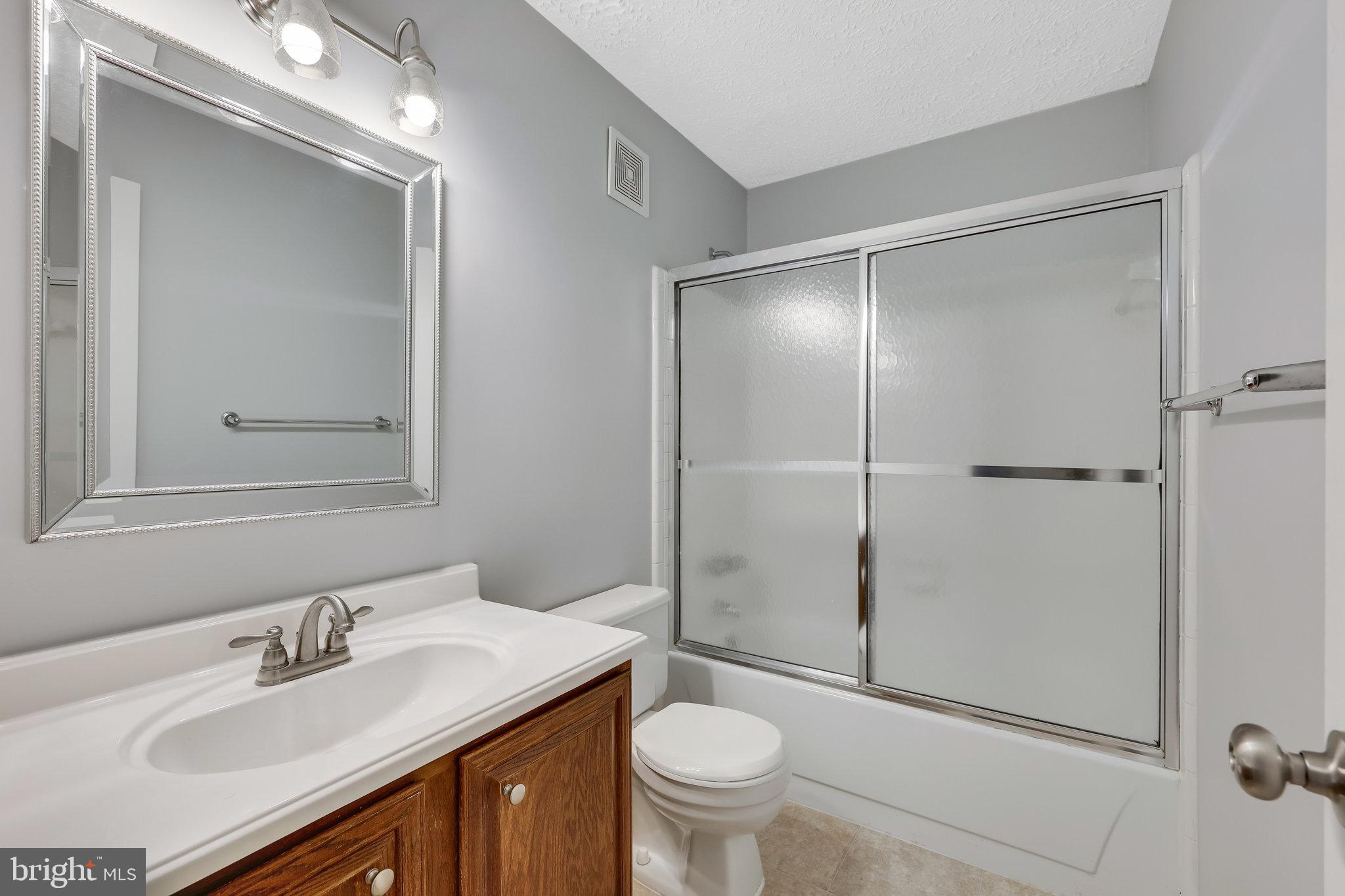 THE OAKTON - Residential