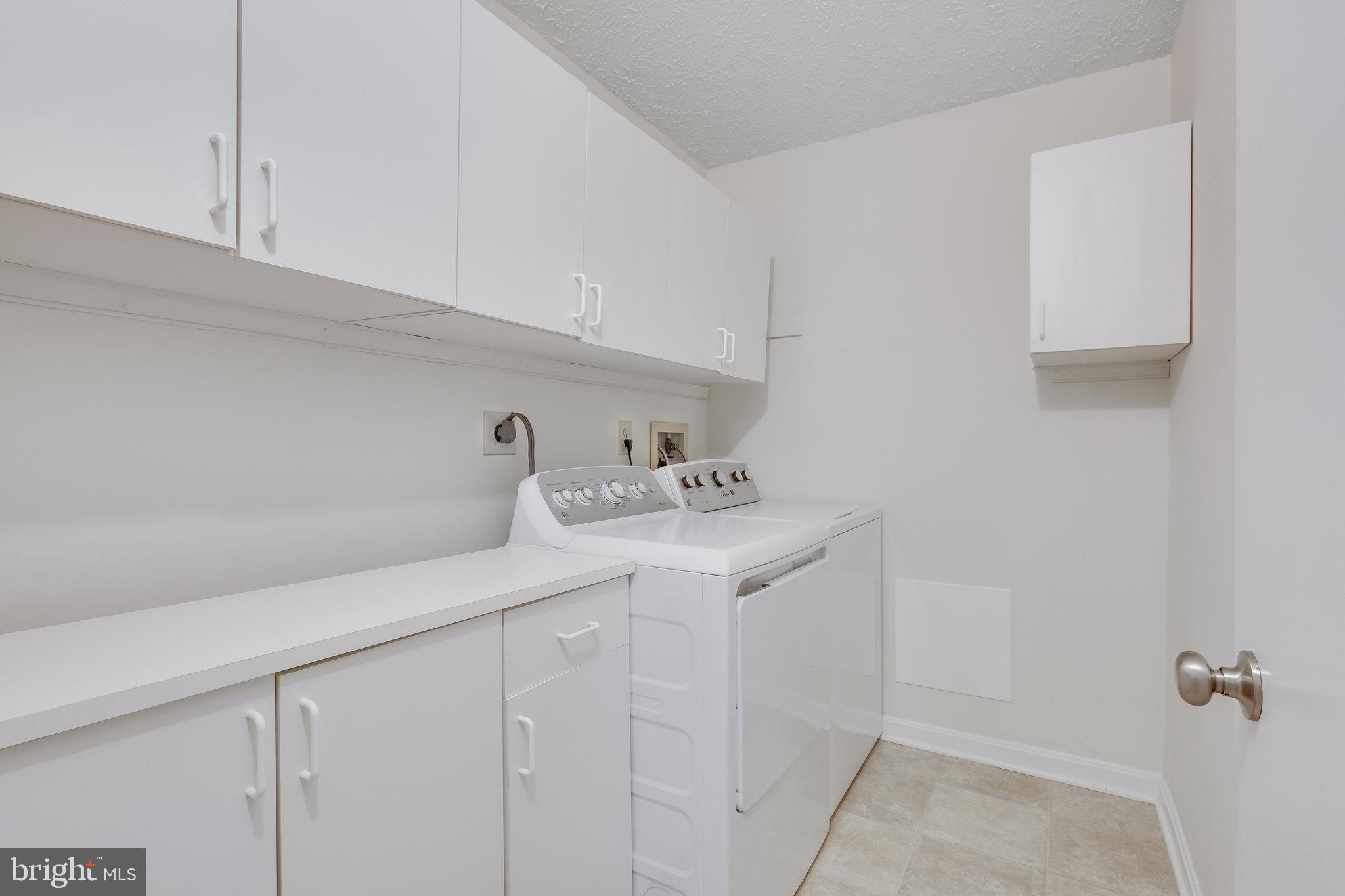 THE OAKTON - Residential