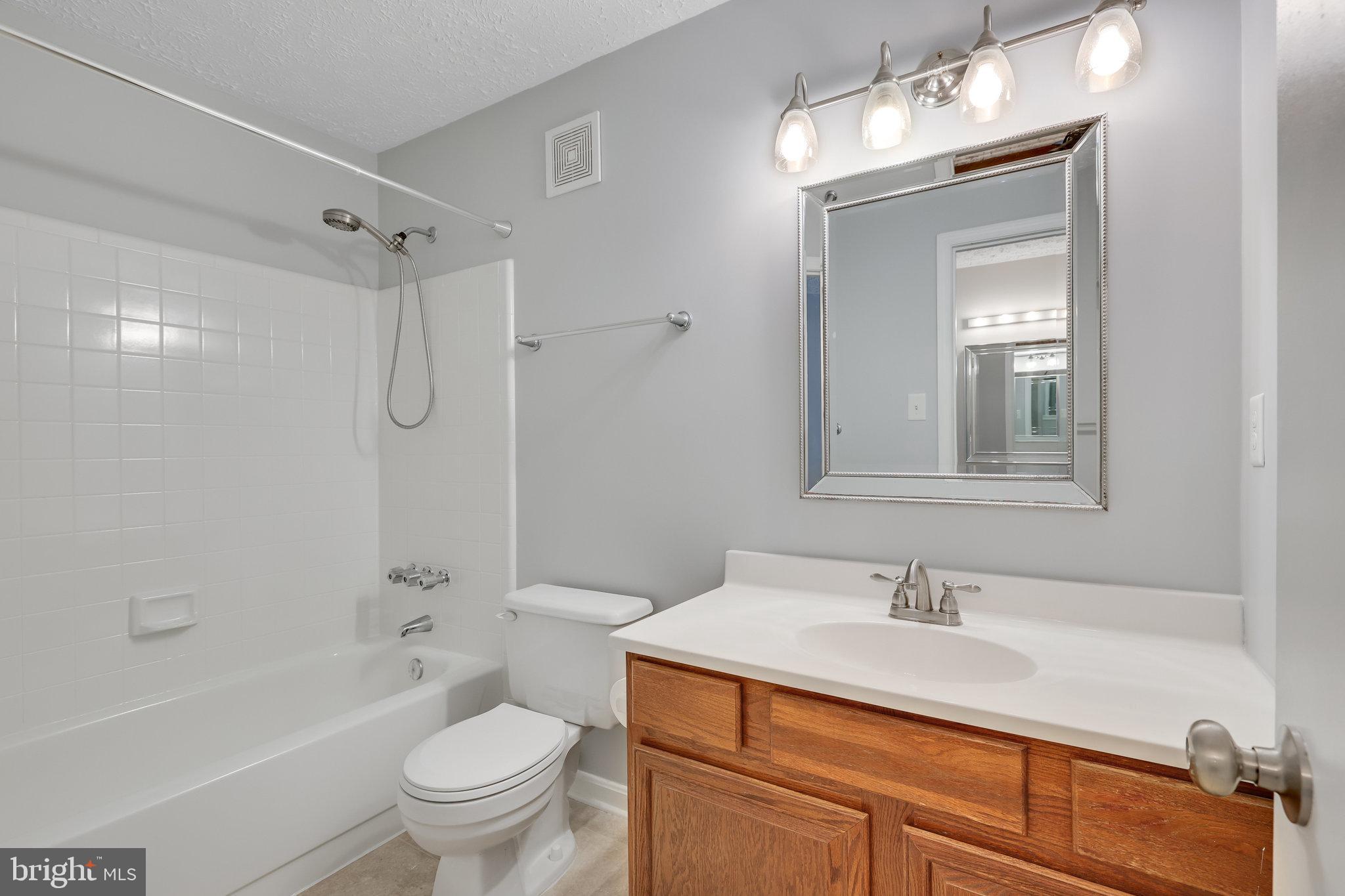 THE OAKTON - Residential