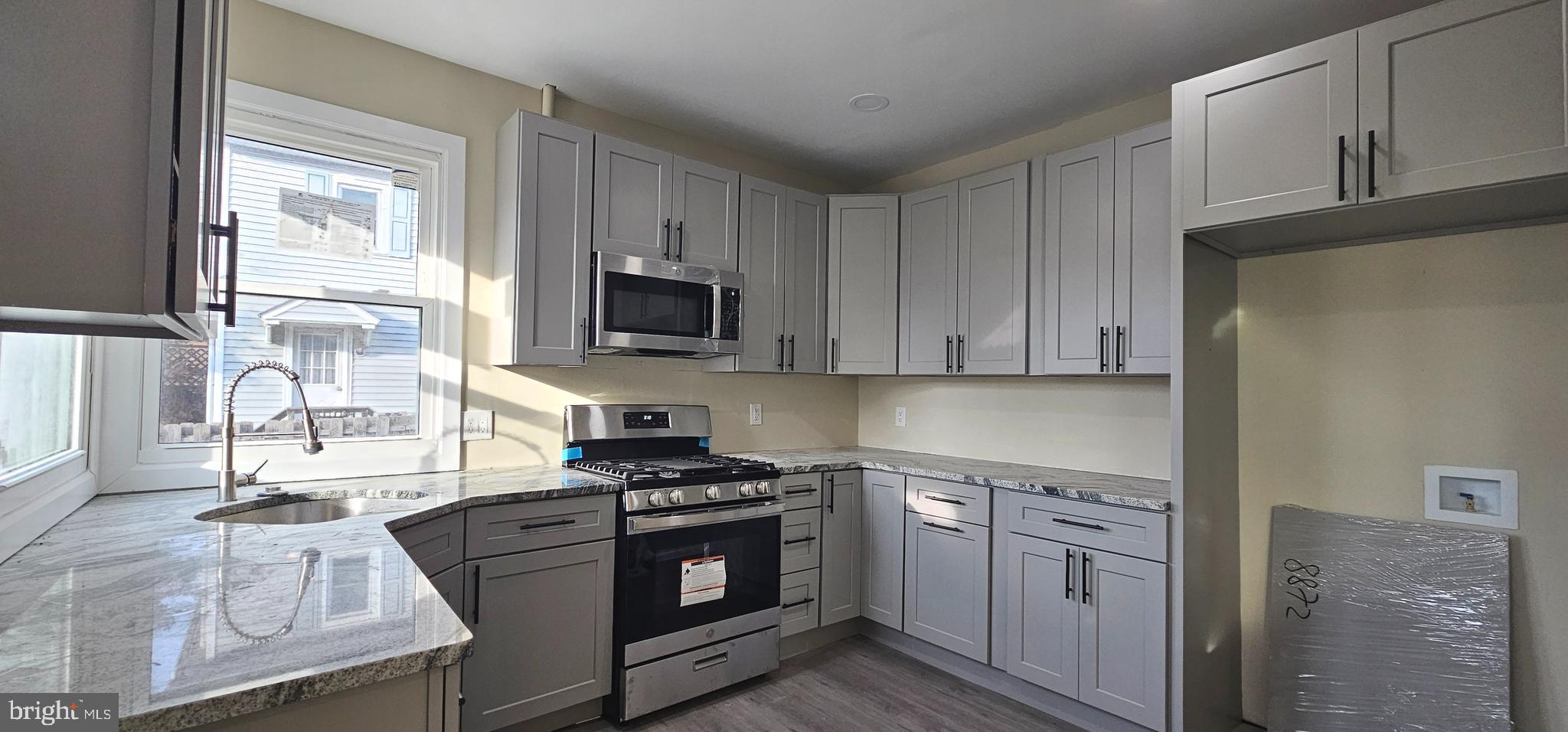 HATFIELD MANOR - Residential