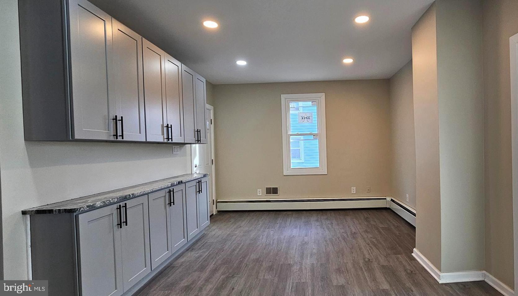 HATFIELD MANOR - Residential