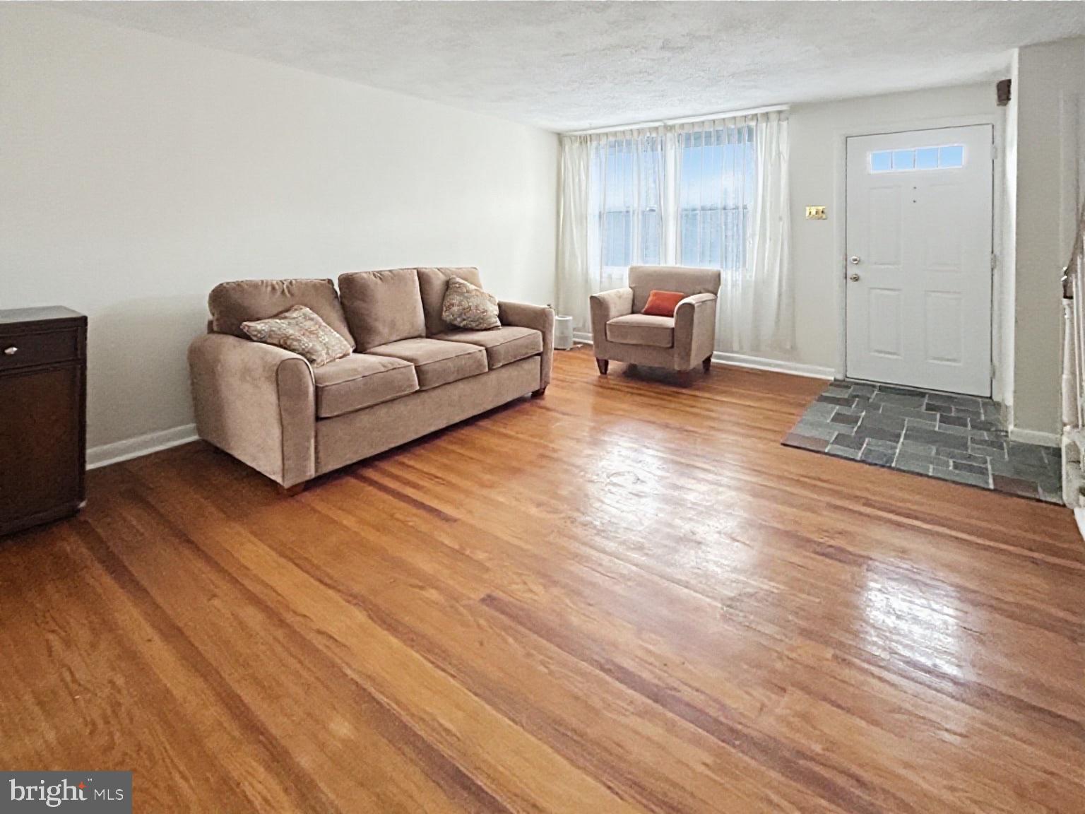 208 BUNGALOW AVENUE