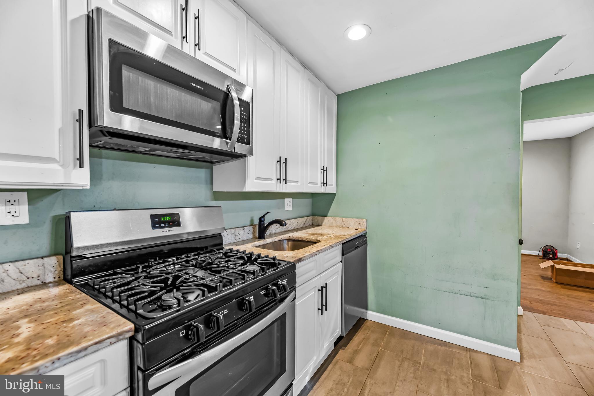 CHEVERLY MANOR - Residential