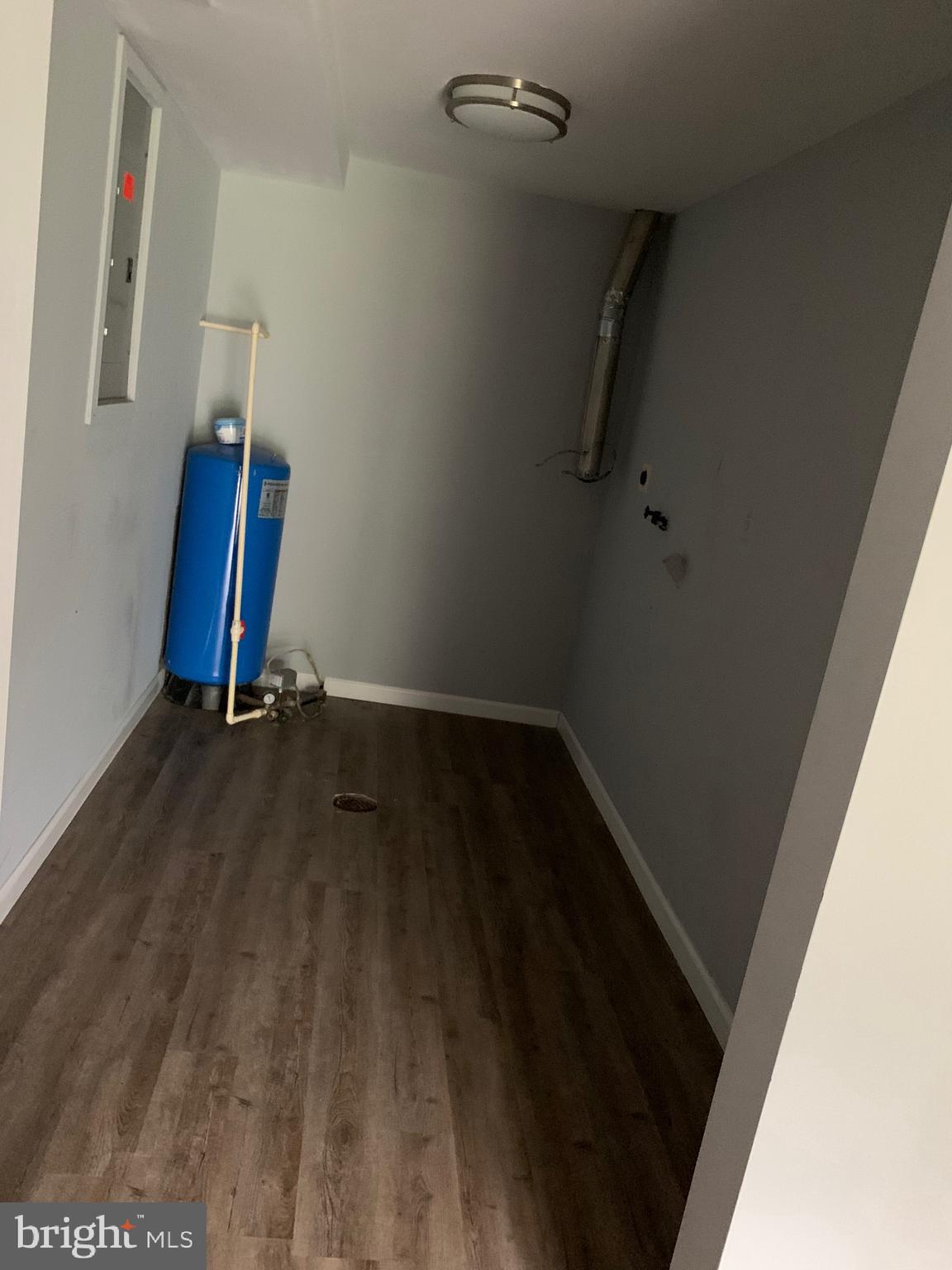 HIDDEN LAKE - Residential Lease