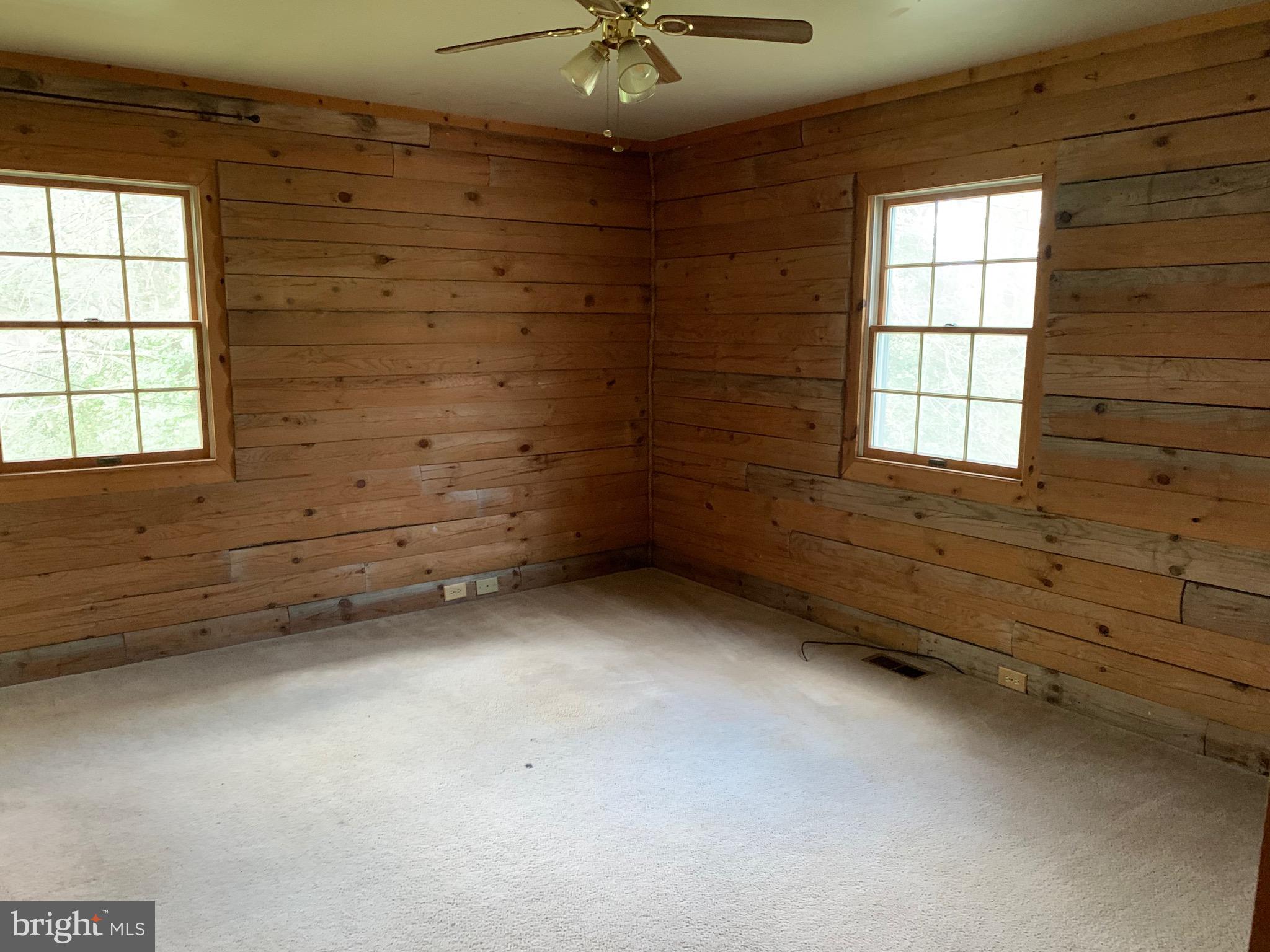 HIDDEN LAKE - Residential Lease