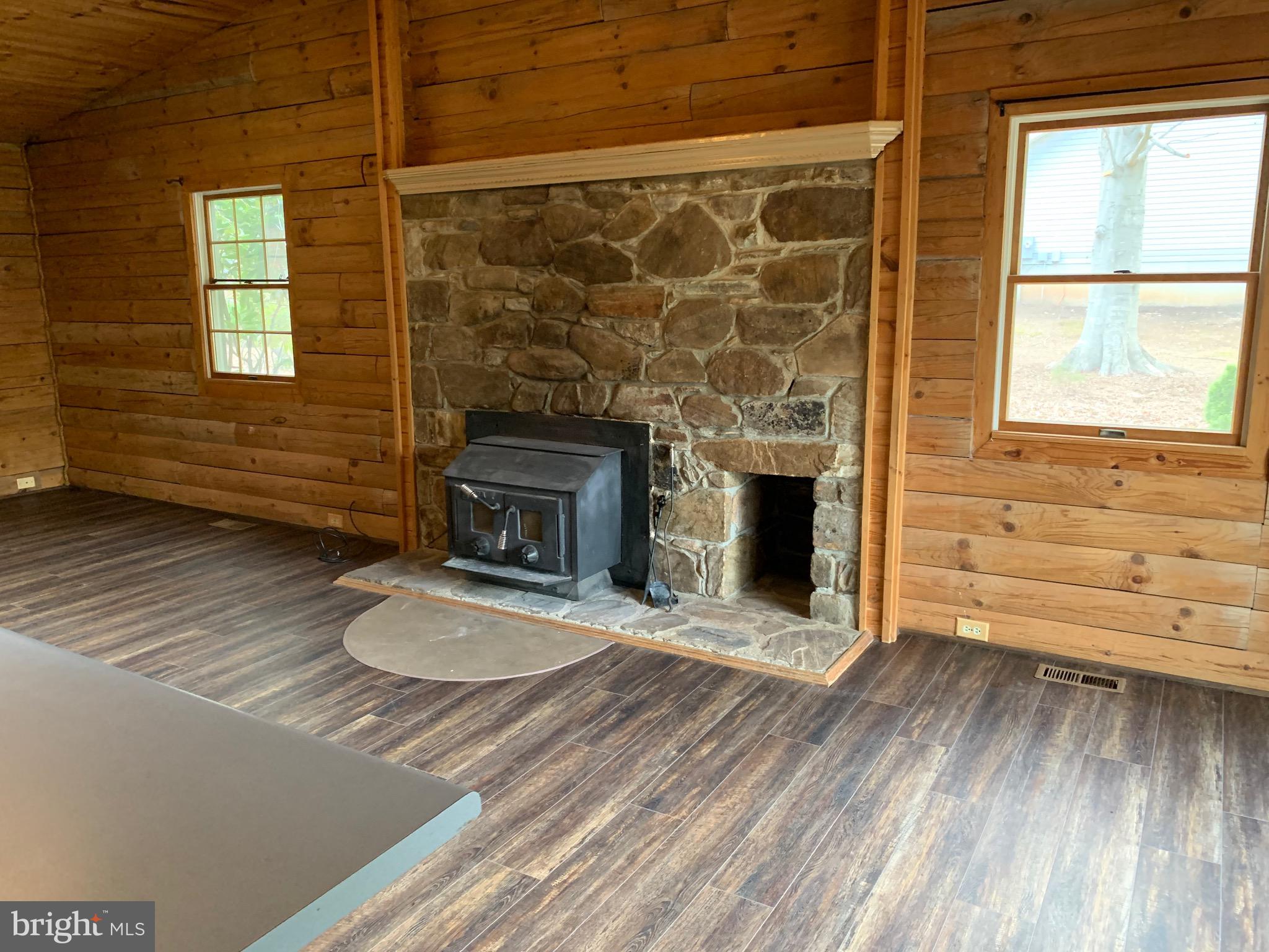 HIDDEN LAKE - Residential Lease