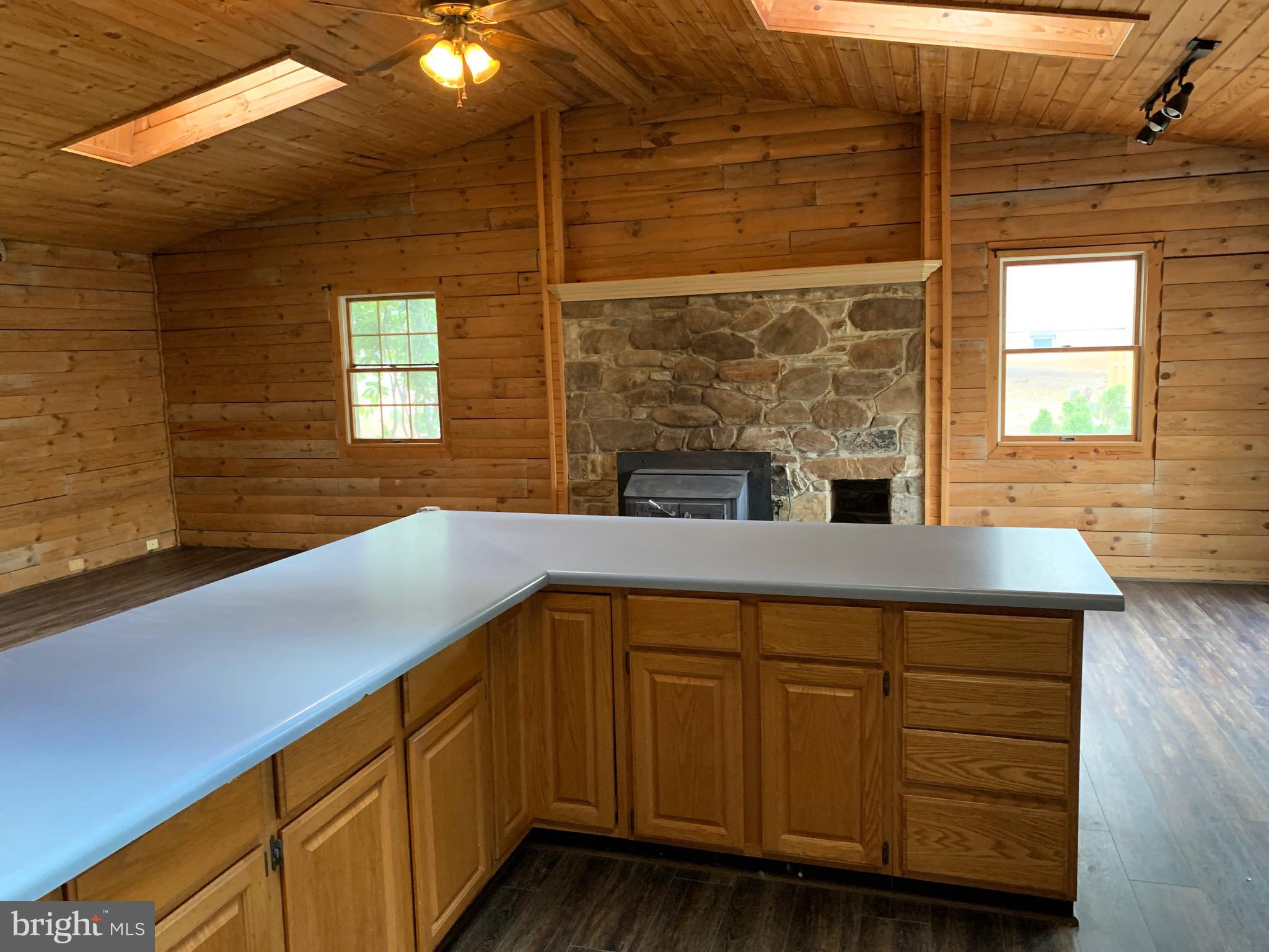 HIDDEN LAKE - Residential Lease