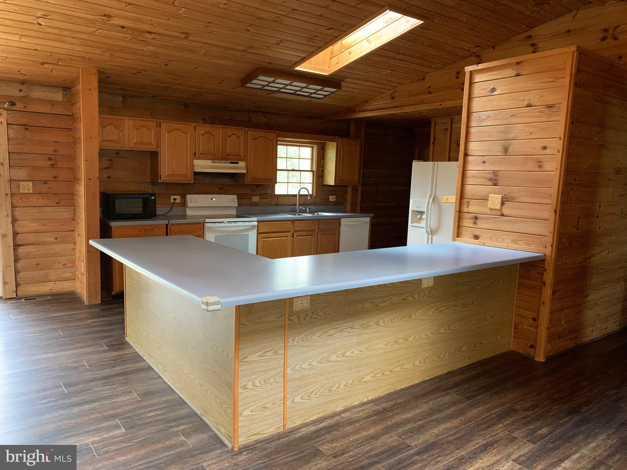 HIDDEN LAKE - Residential Lease