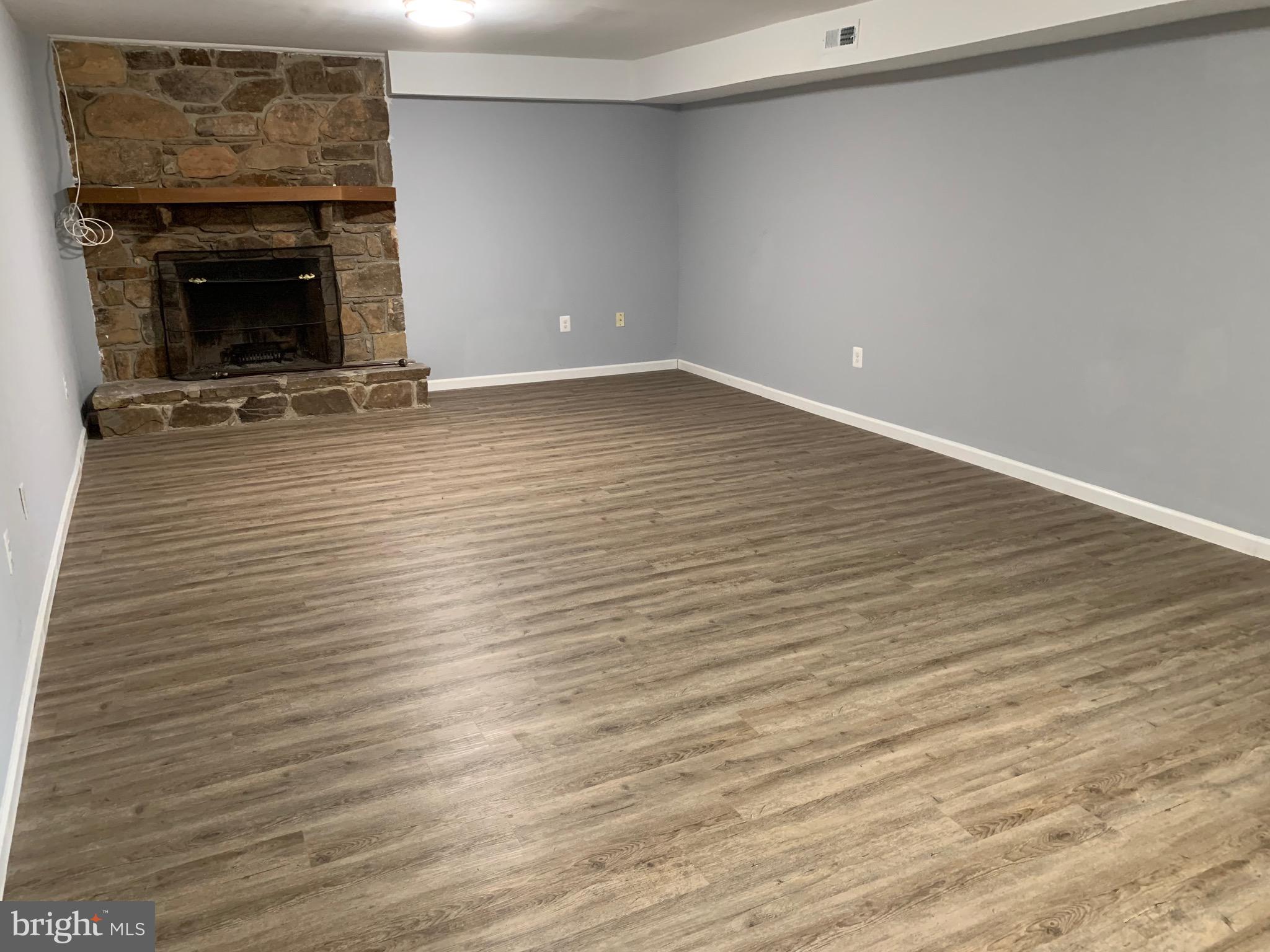 HIDDEN LAKE - Residential Lease