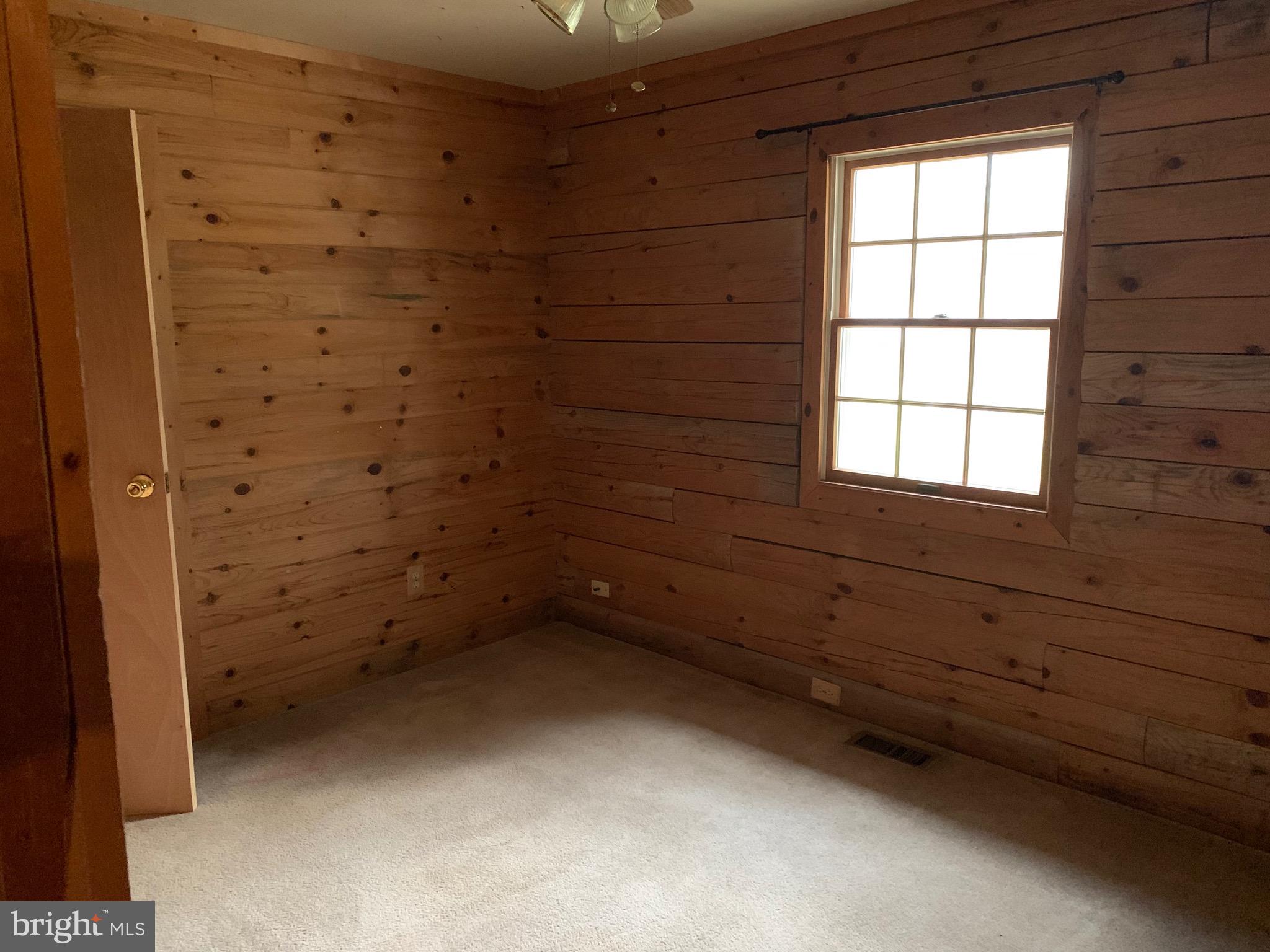 HIDDEN LAKE - Residential Lease